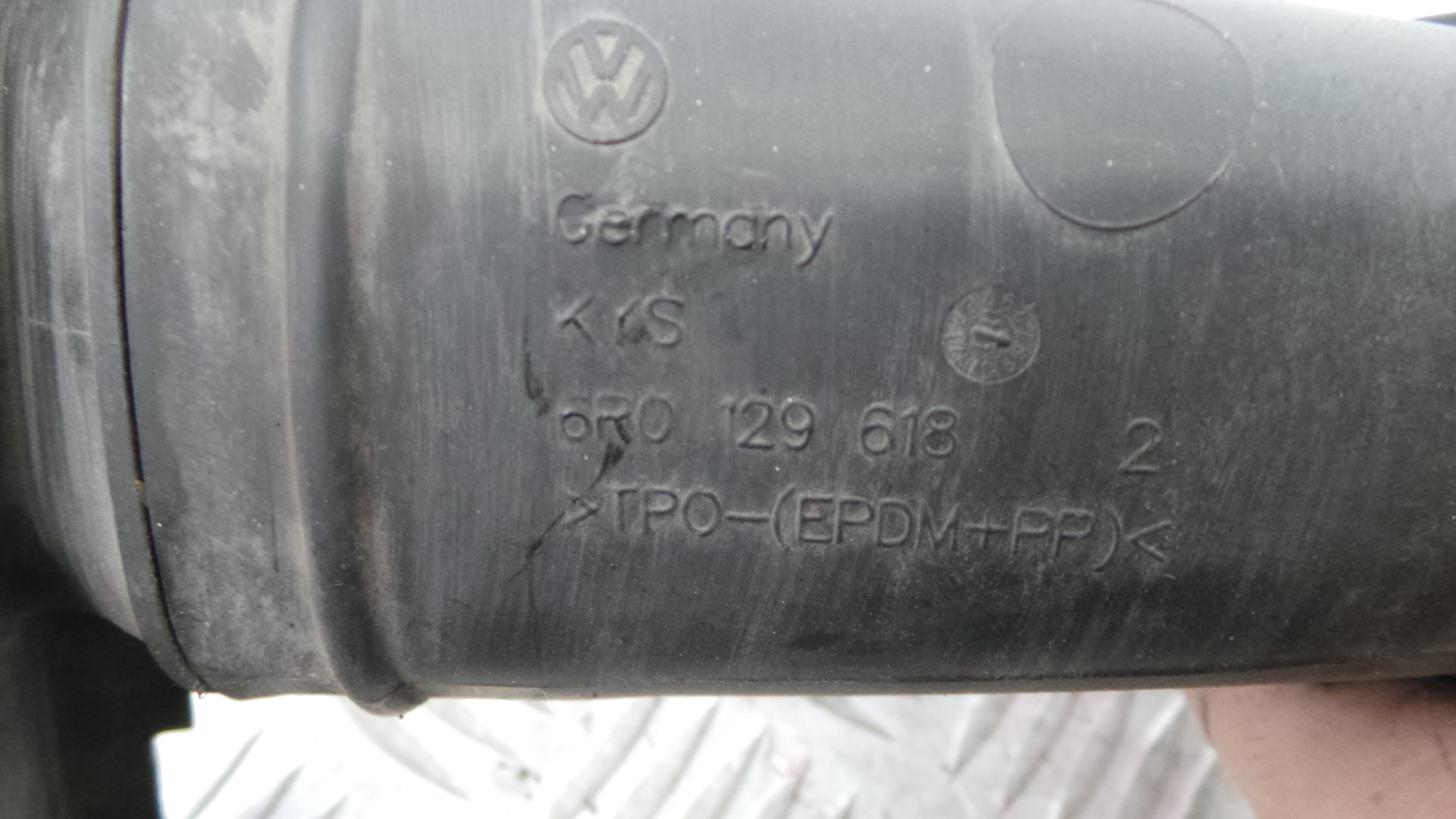 Tubo Caixa Filtro Ar 6R0129618 - SEAT IBIZA IV (6J5, 6P1), IBIZA Mk IV (6J5, 6P1)-36207104