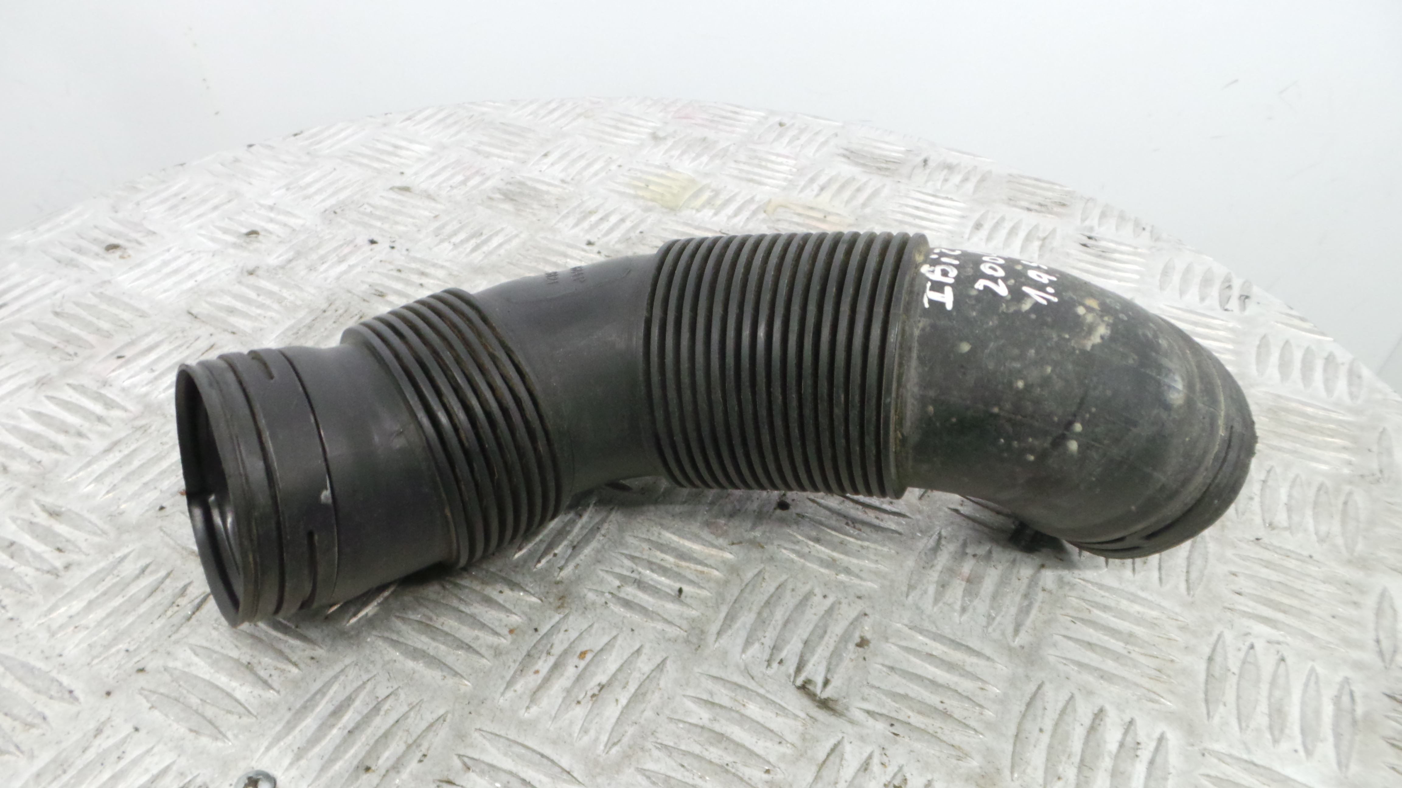 Tubo Caixa Filtro Ar 6Q0129684P - SEAT IBIZA III (6L1), IBIZA Mk III (6L1)-36207107