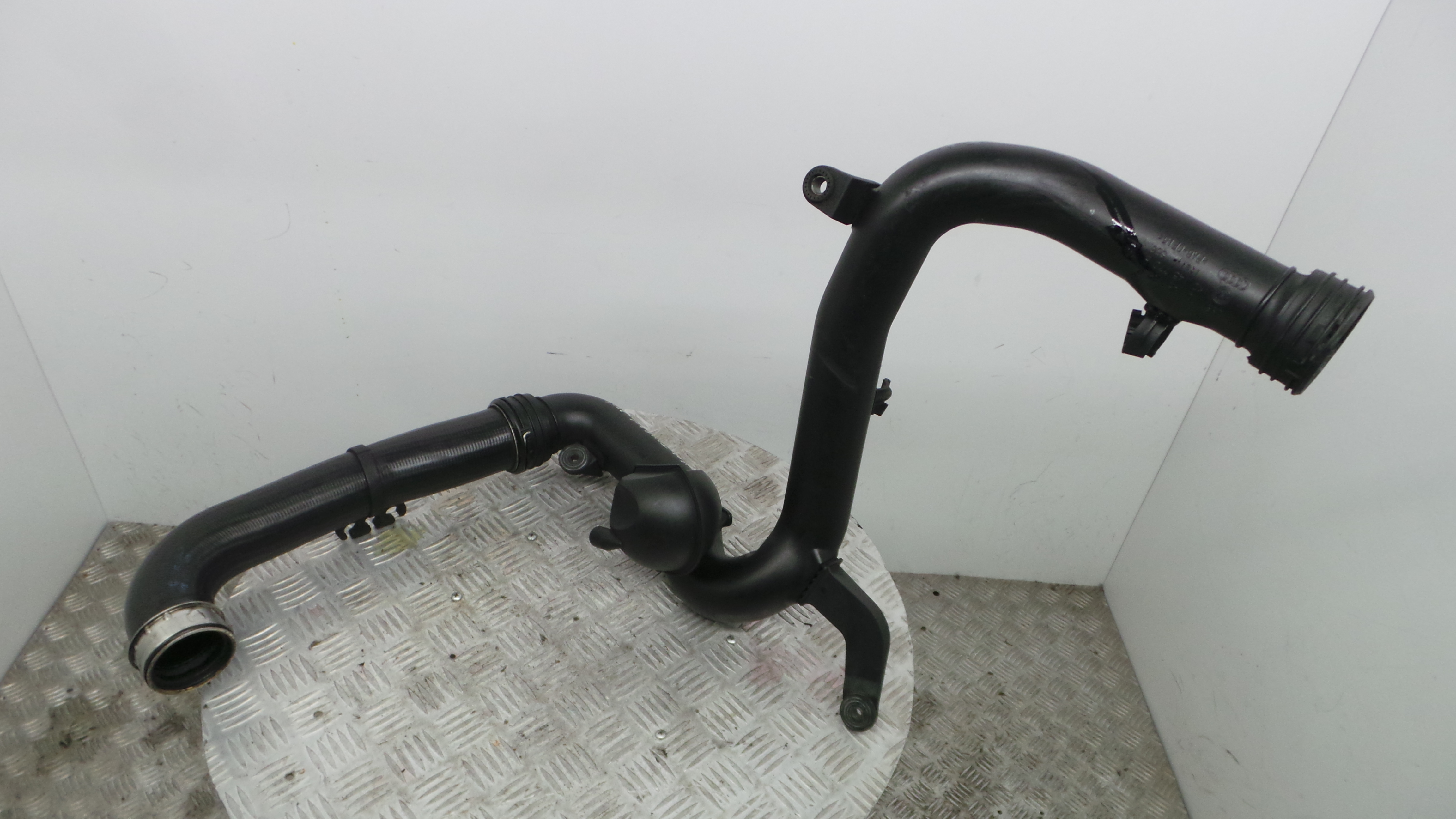 Tubo Intercooler 1K0145770B - VW TOURAN (1T1, 1T2)-36207168