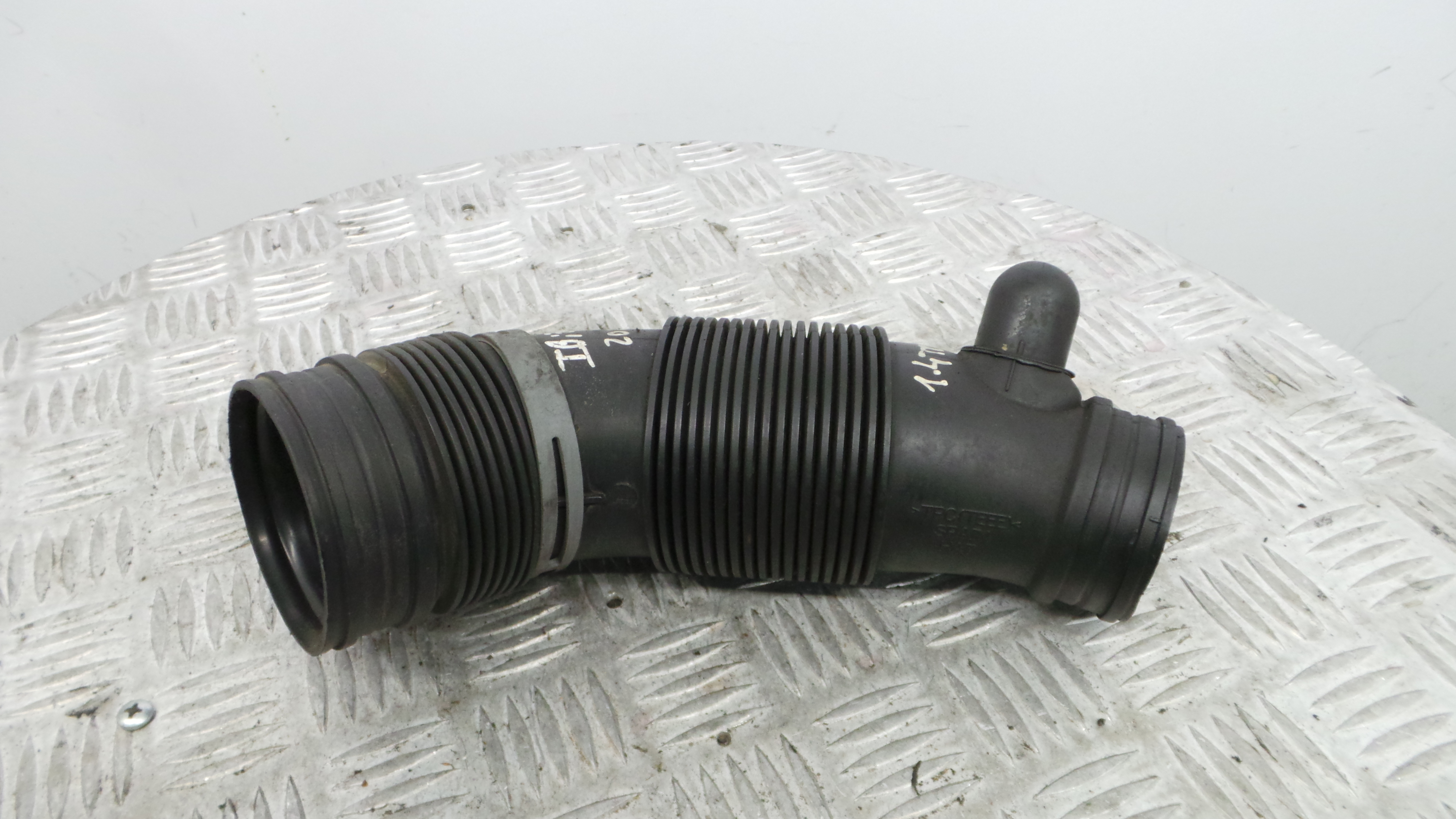Tubo Caixa Filtro Ar 6J0129656 - SEAT IBIZA IV (6J5, 6P1), IBIZA Mk IV (6J5, 6P1)-36210221