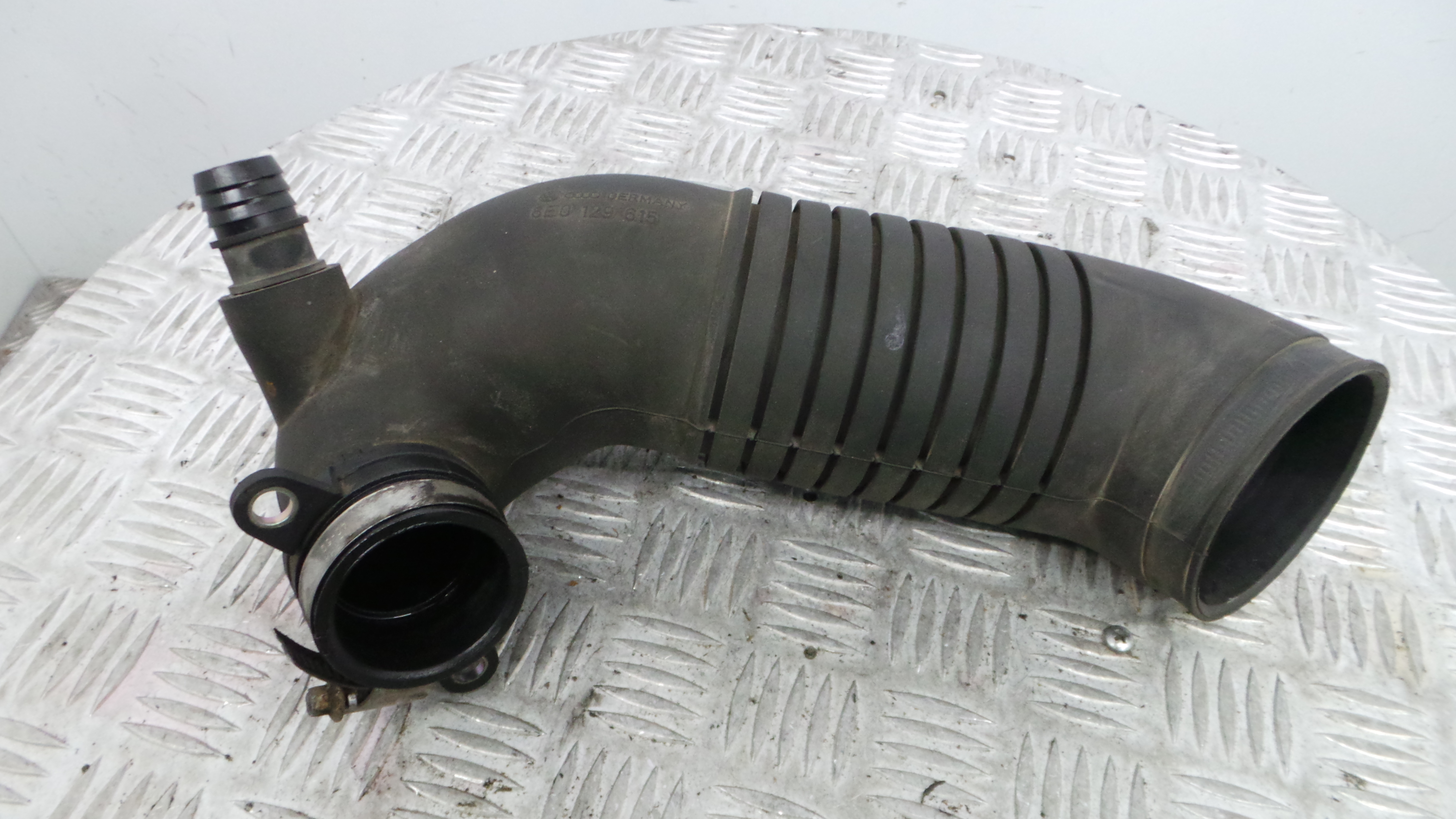 Tubo Intercooler 8E0129615 - AUDI A4 B6 (8E2)-36210240