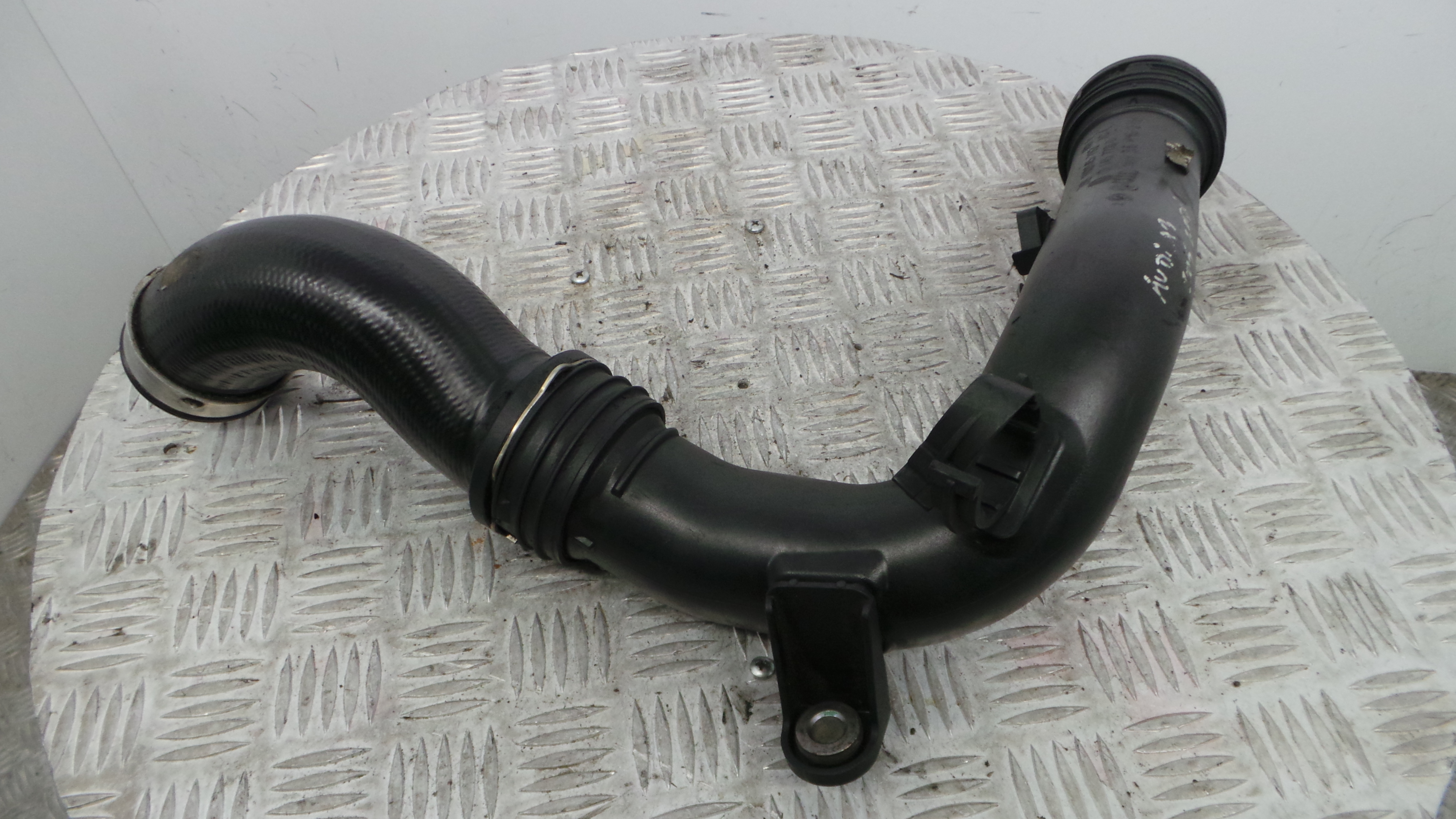 Tubo Intercooler 1K0145770D - AUDI A3 (8P1)-36210251