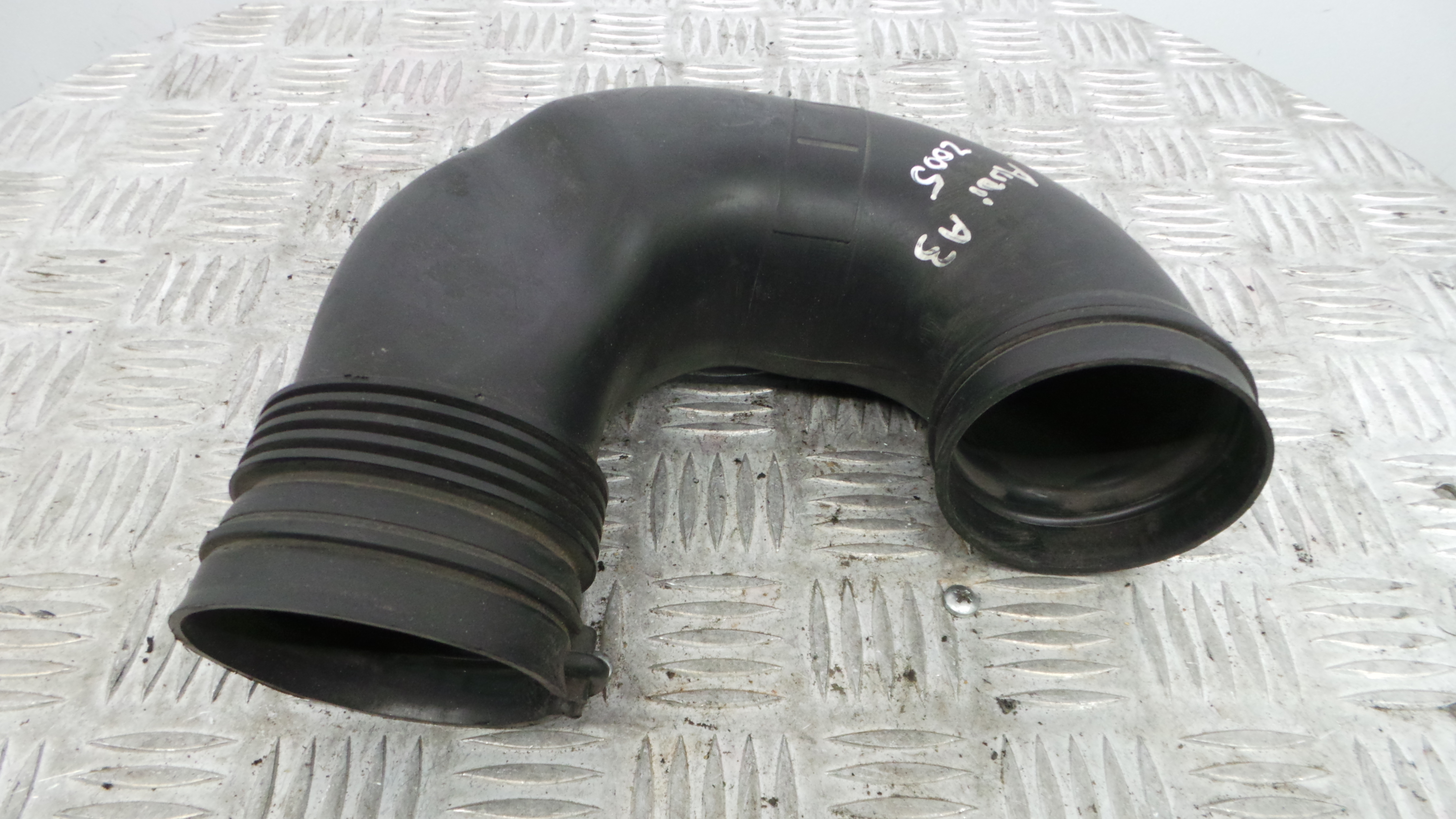 Tubo Intercooler 1K0129618AF - AUDI A3 (8P1)-36210324