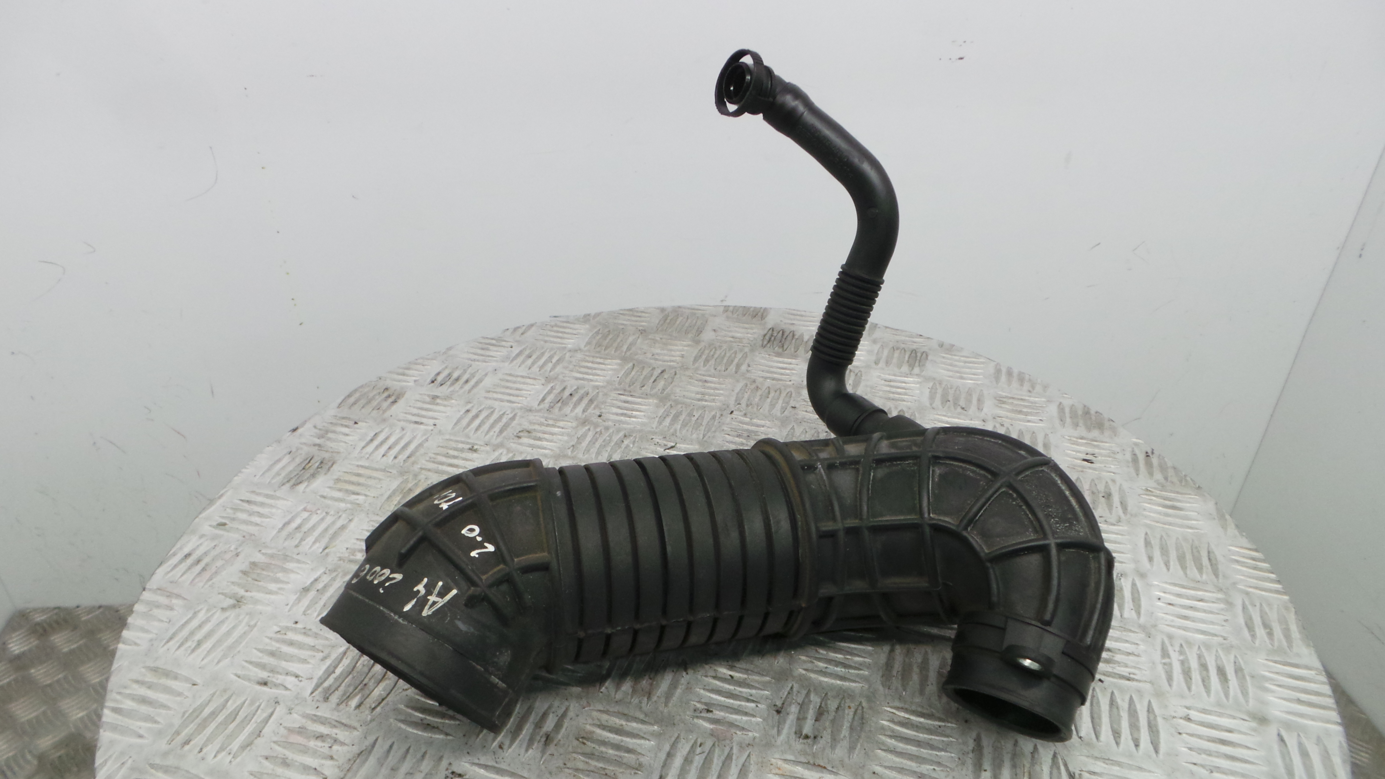 Tubo Intercooler 8E0129615J - AUDI A4 B7 (8EC)-36210411