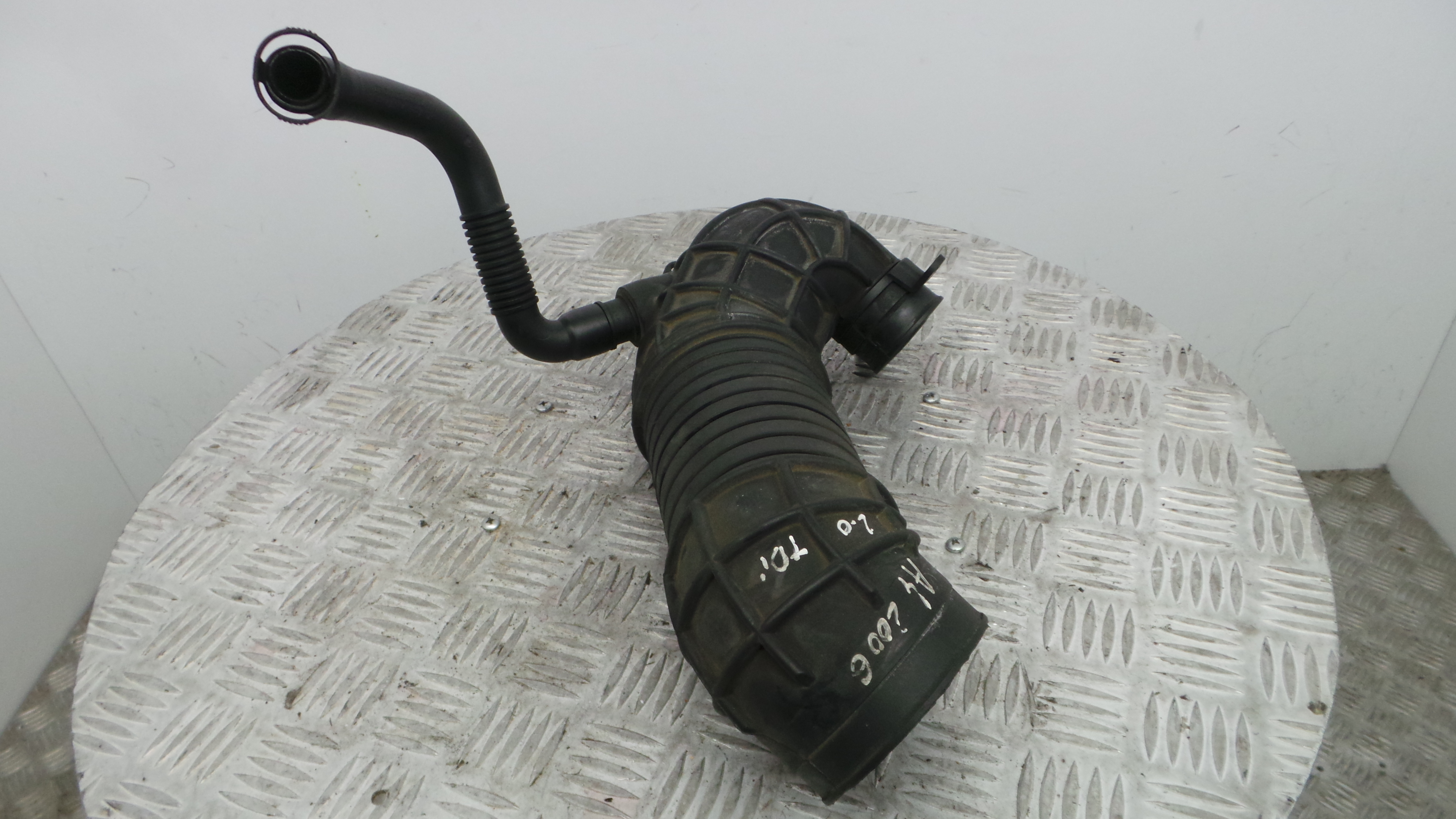 Tubo Intercooler 8E0129615J - AUDI A4 B7 (8EC)-36210411