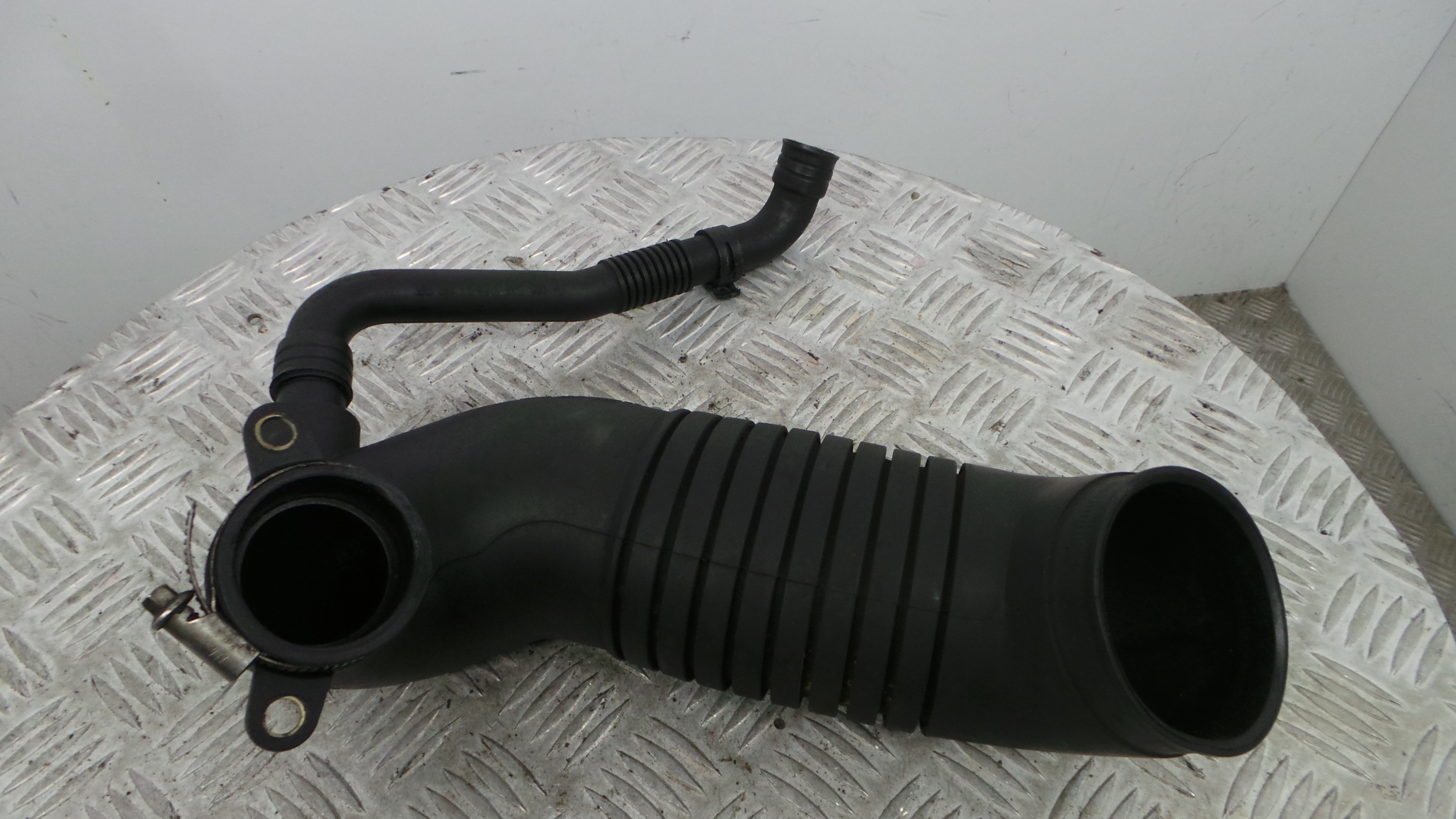 Tubo Intercooler 8E0129615 - AUDI A4 B6 (8E2)-36210446