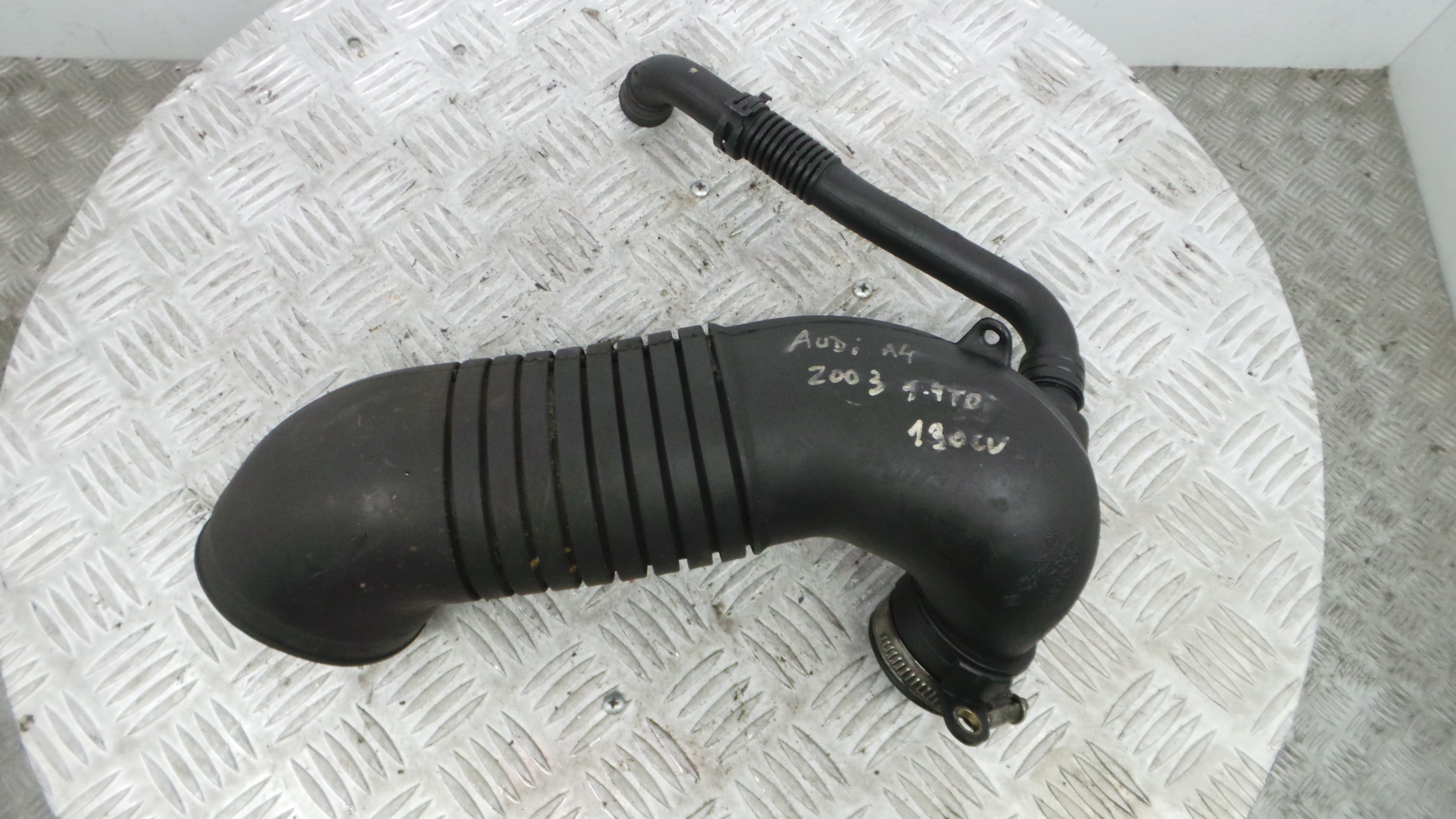 Tubo Intercooler 8E0129615 - AUDI A4 B6 (8E2)-36210446