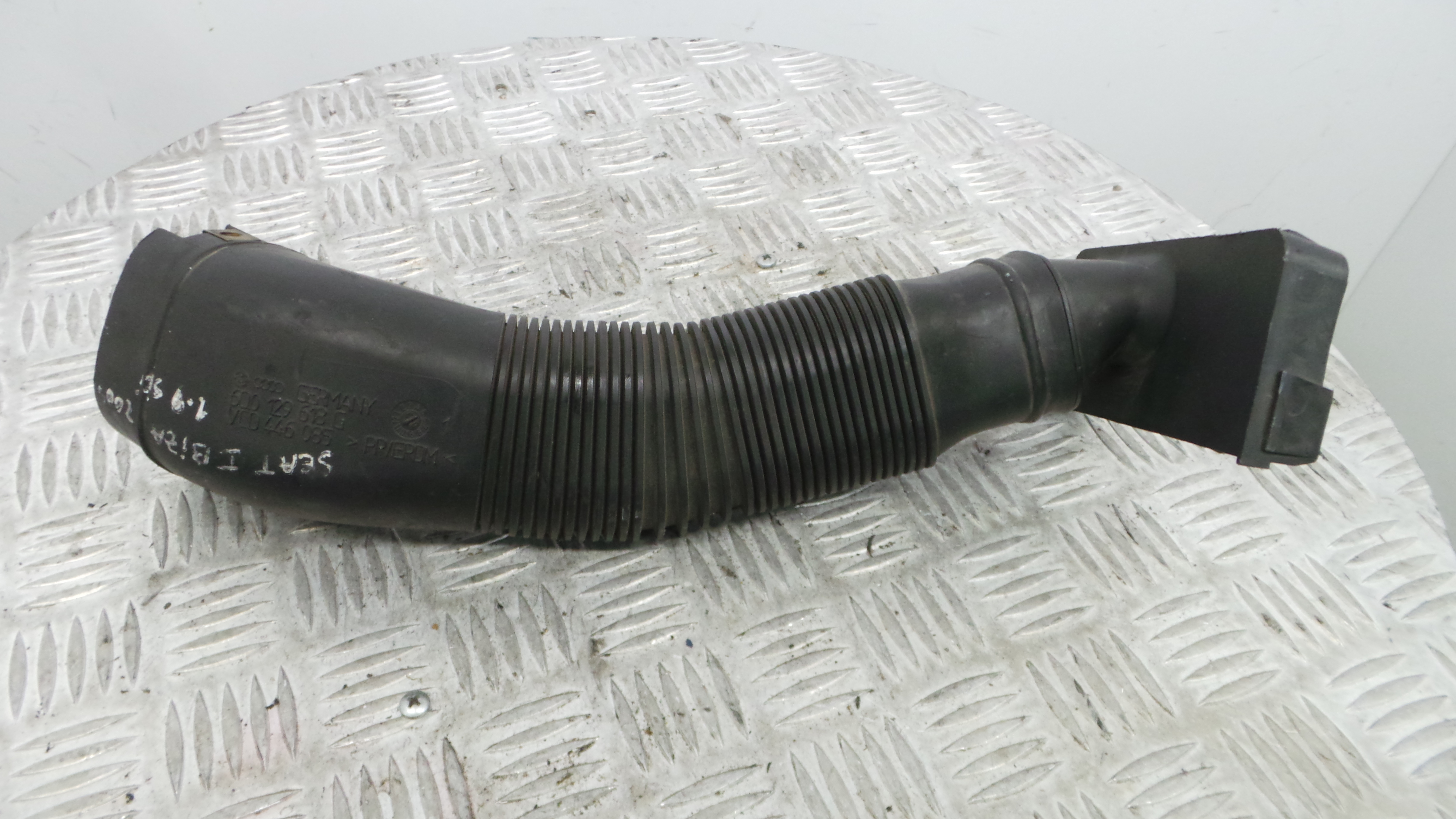 Tubo Caixa Filtro Ar 6Q0129618G - SEAT IBIZA III (6L1), IBIZA Mk III (6L1)-36210821