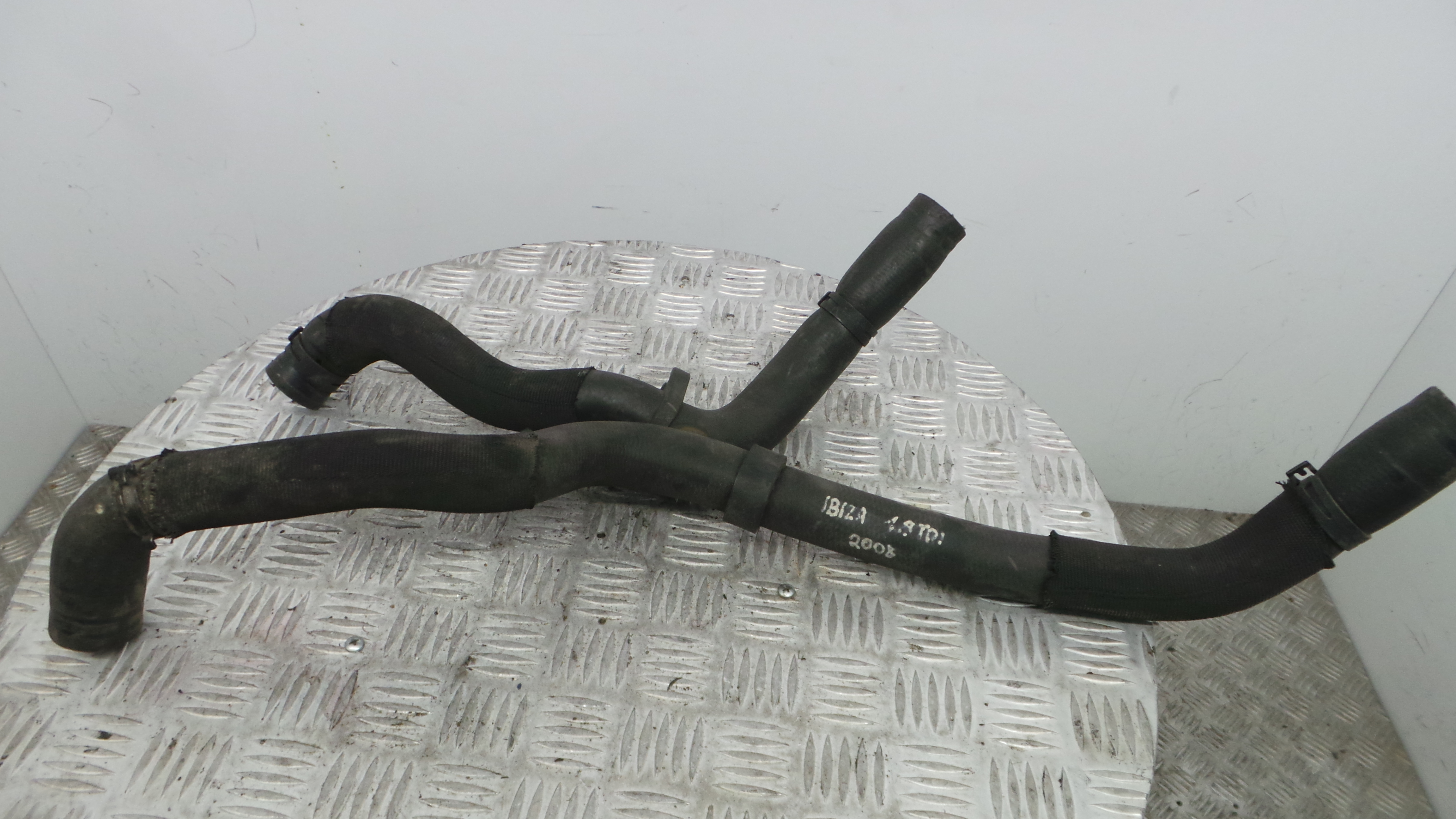 Tubo da Água 6J0122101C - SEAT IBIZA III (6L1), IBIZA Mk III (6L1)-36210832