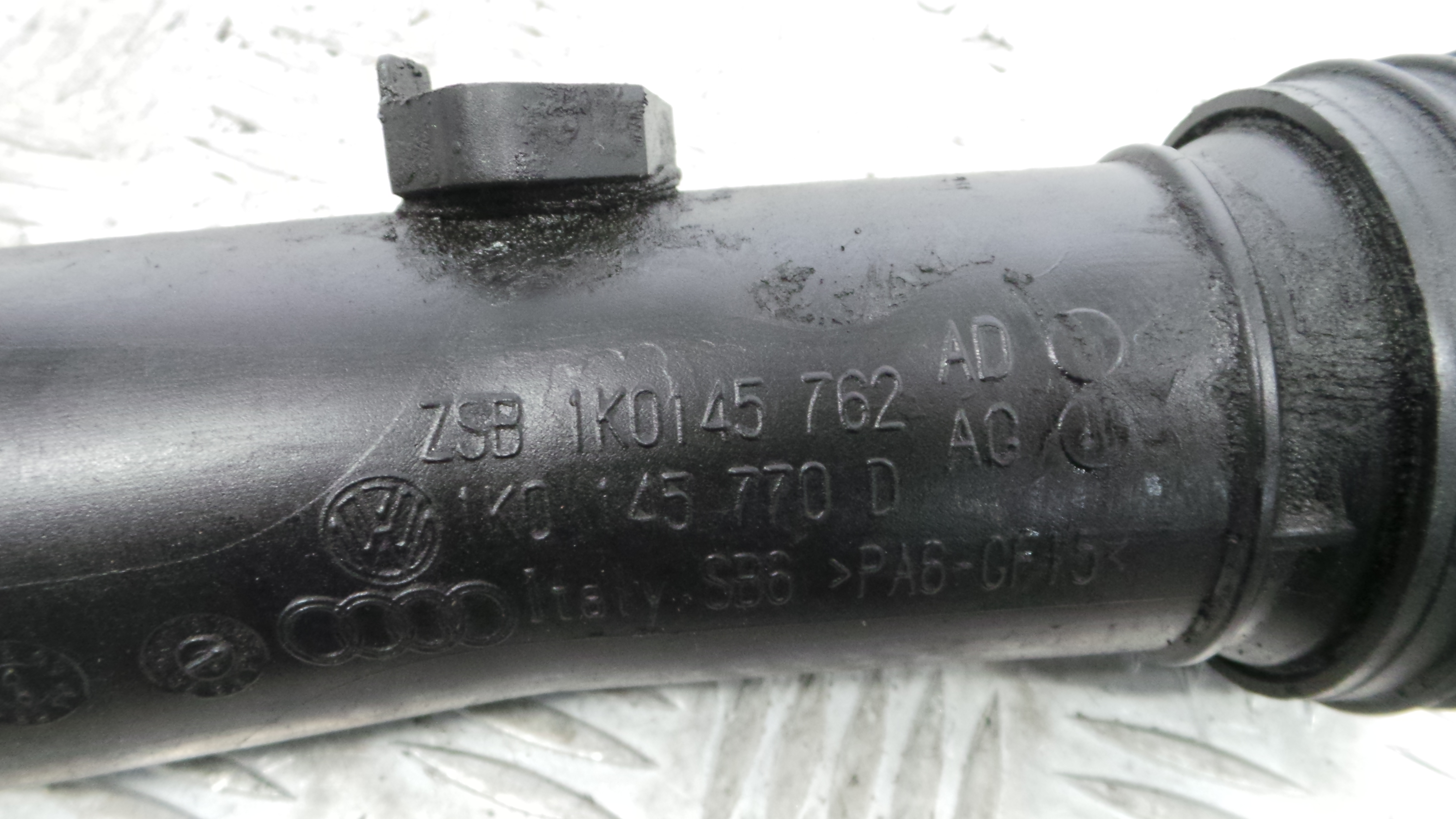 Tubo Intercooler 1K0145770D - AUDI A3 (8P1)-36210862