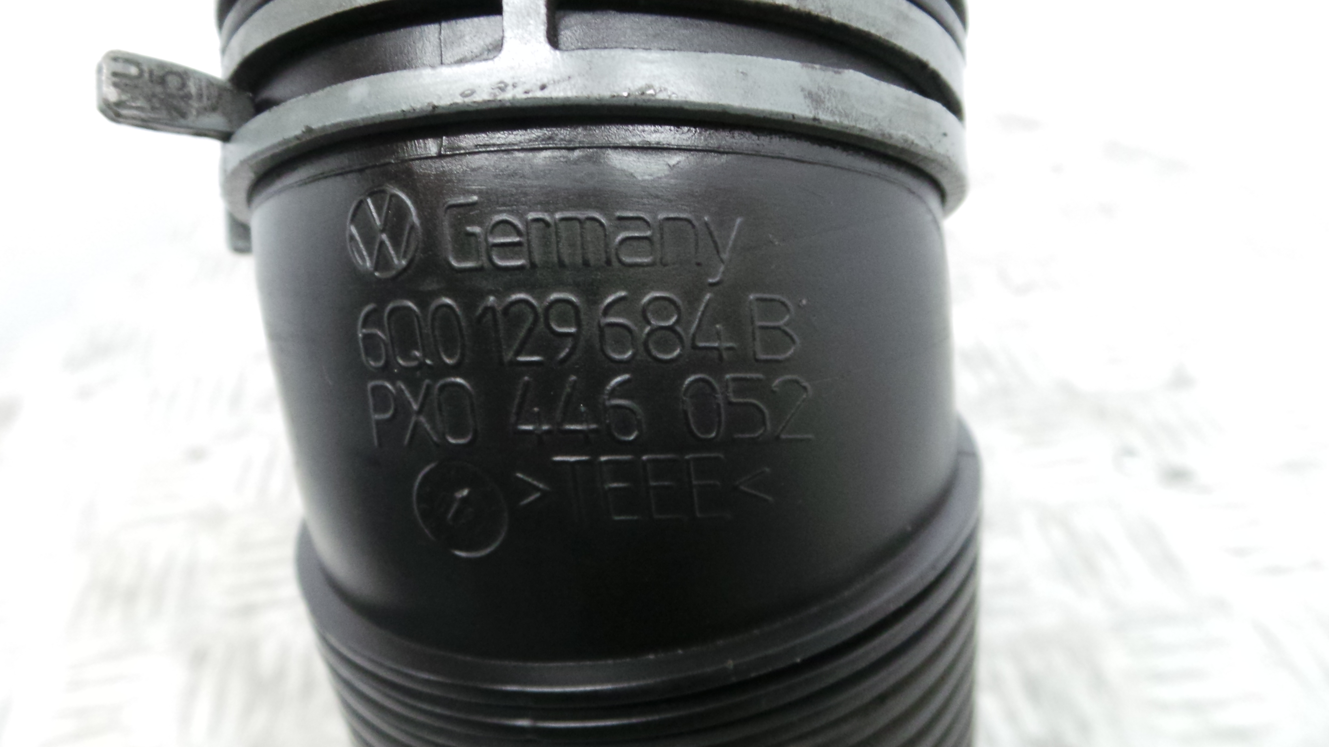 Tubo Caixa Filtro Ar 6Q0129684B - SEAT IBIZA III (6L1), IBIZA Mk III (6L1)-36210891