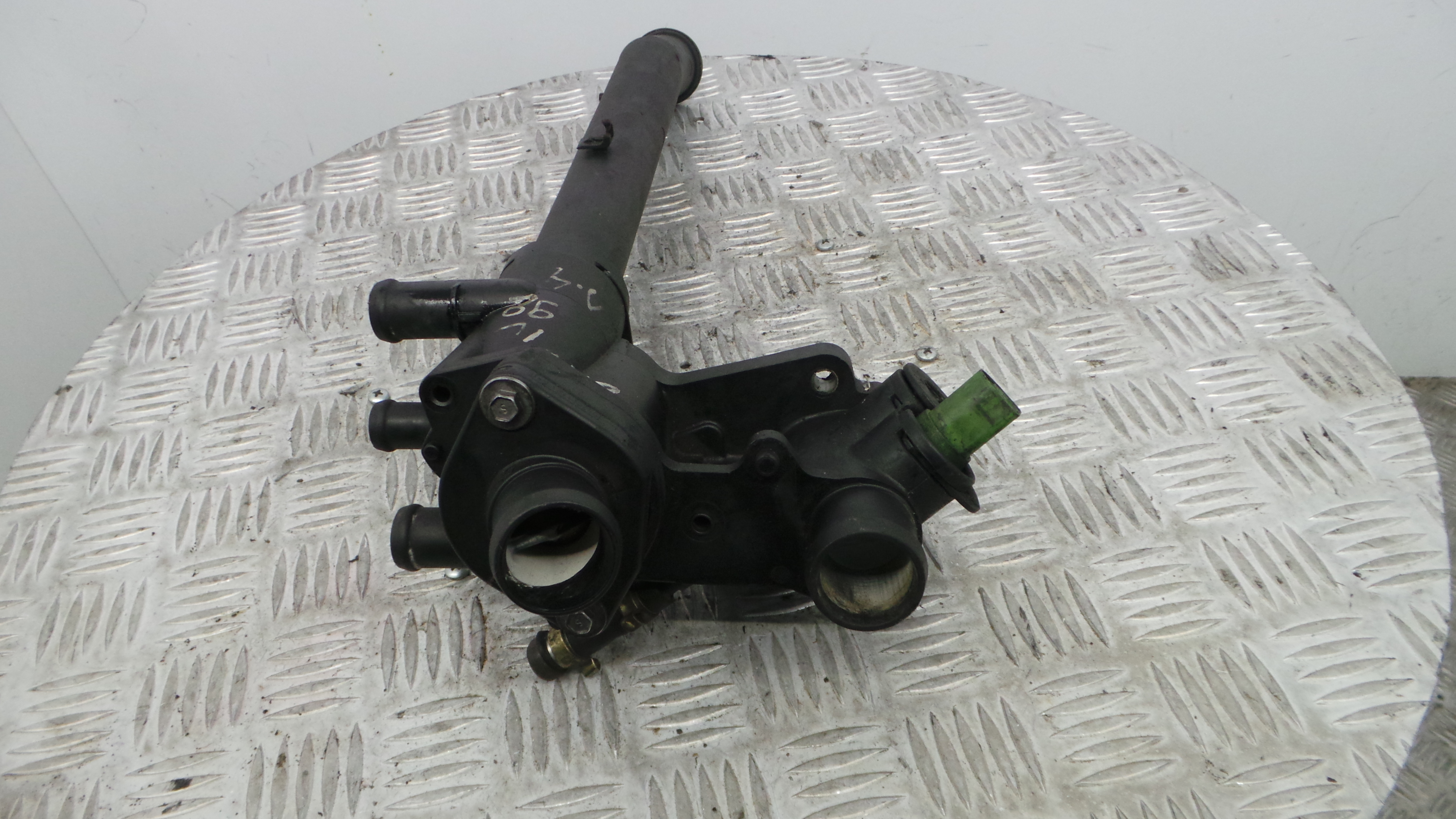 Caixa do Termostato 032121111 - VW GOLF IV (1J1), GOLF Mk IV (1J1)-36211029