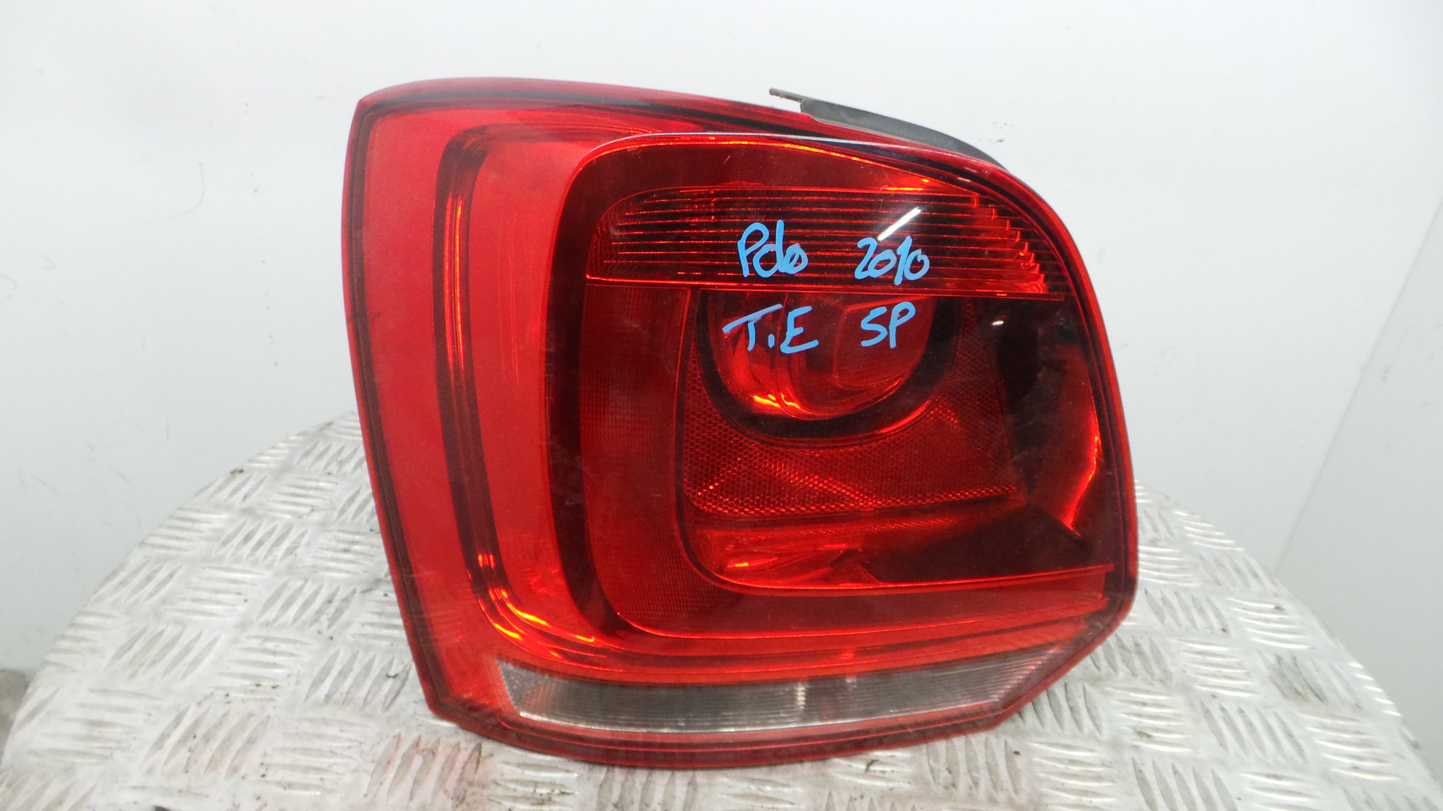 Farolim Stop Esq 6R0945095G - VW POLO V (6R1, 6C1)-36216944 Farolim Stop Esq 6R0945095G - VW POLO V (6R1, 6C1)-36216944