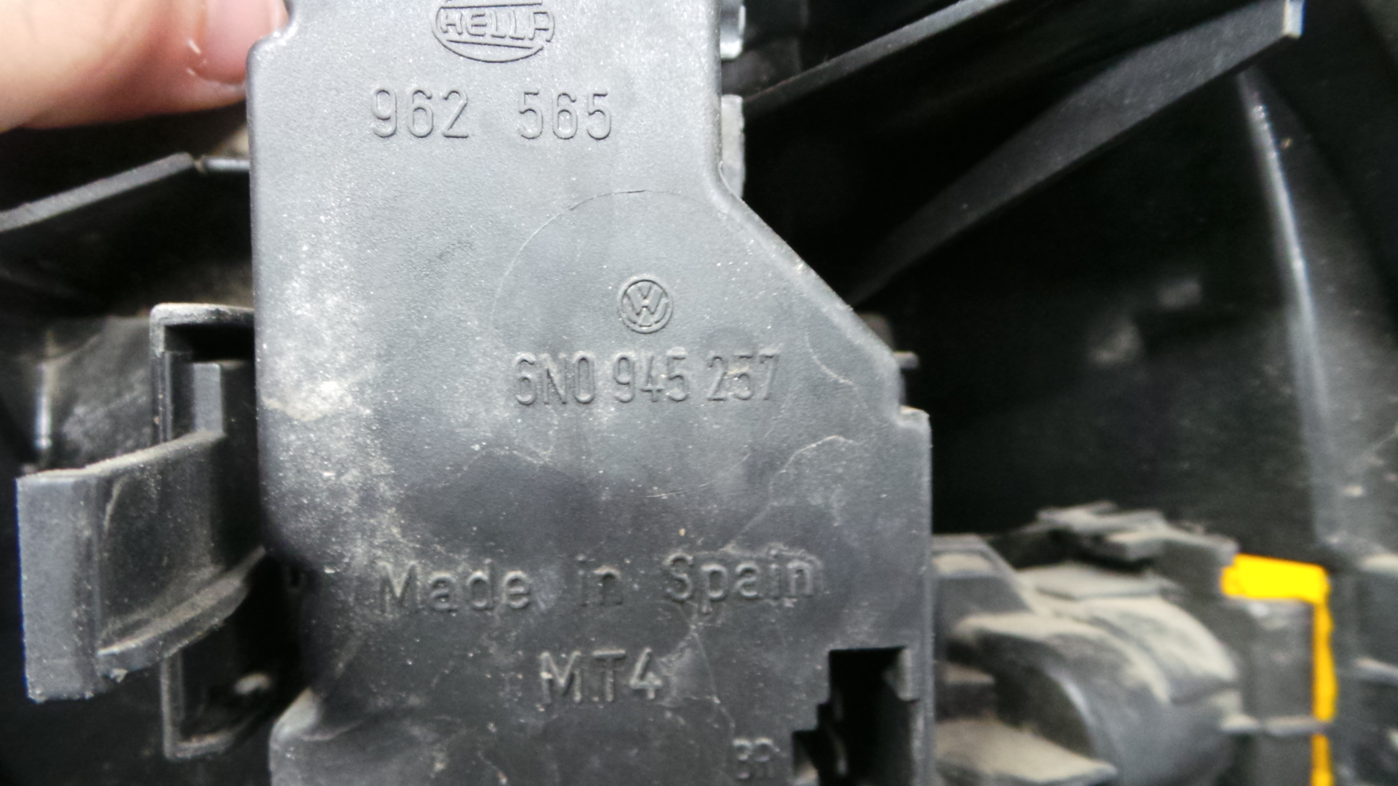 Farolim Stop Esq 6N0945095B - VW POLO III (6N1)-36216954