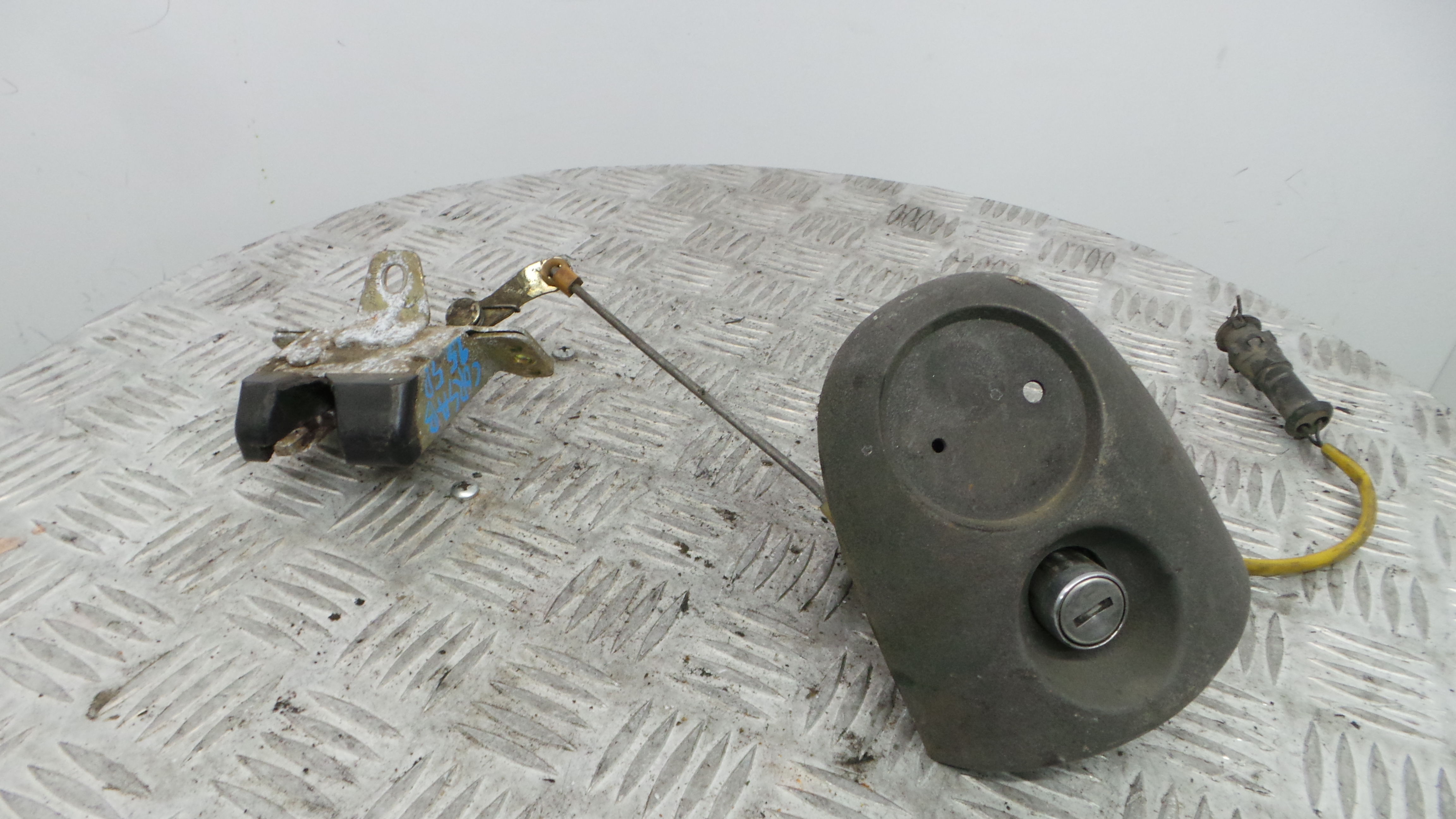 Fecho Mala  24424162 - OPEL CORSA B (S93)-36217091 Fecho Mala  24424162 - OPEL CORSA B (S93)-36217091