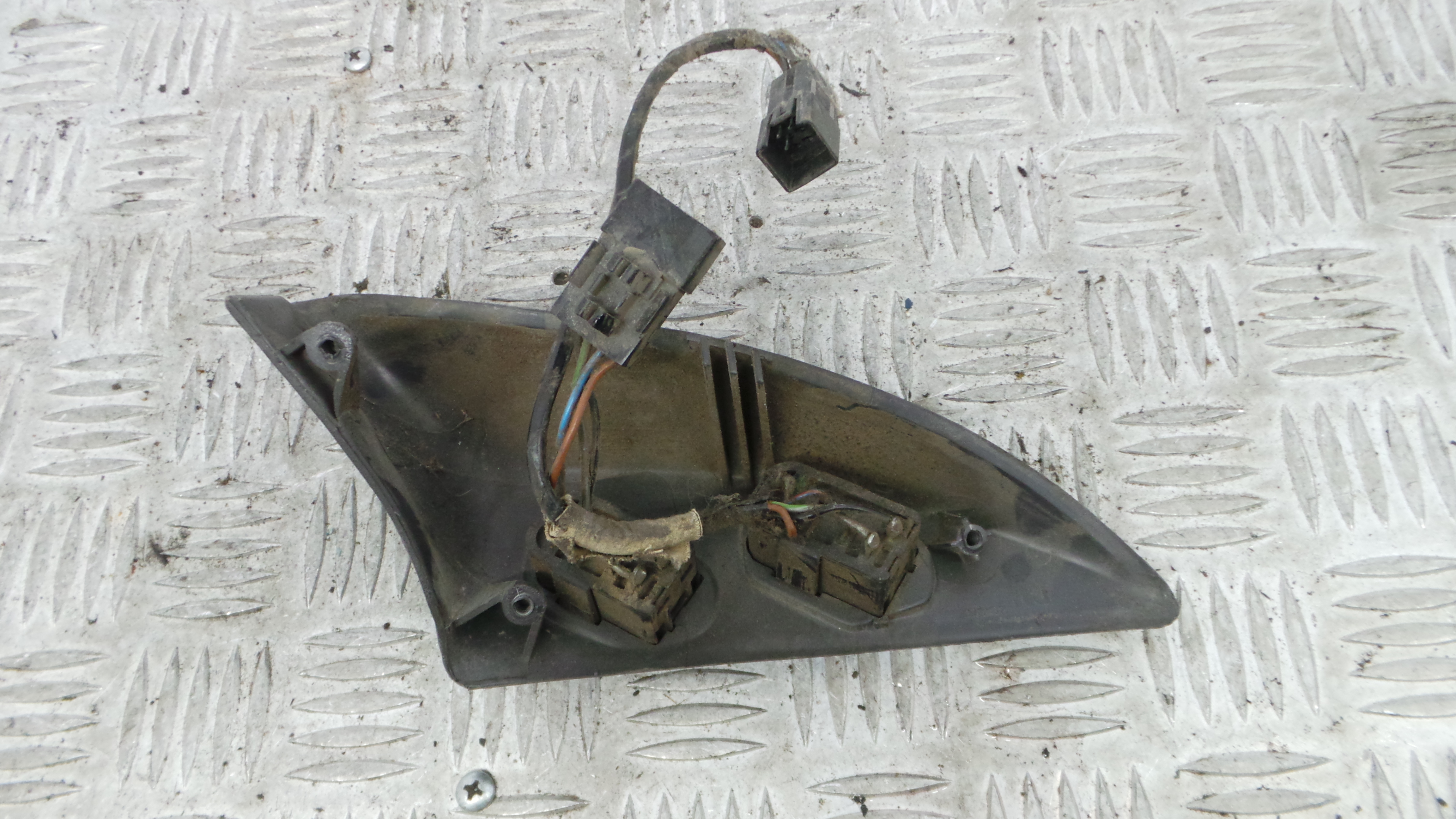 Interruptor / Comando Elevador Vidro Frente Esq  90431007 - OPEL CORSA B (S93)-36217093