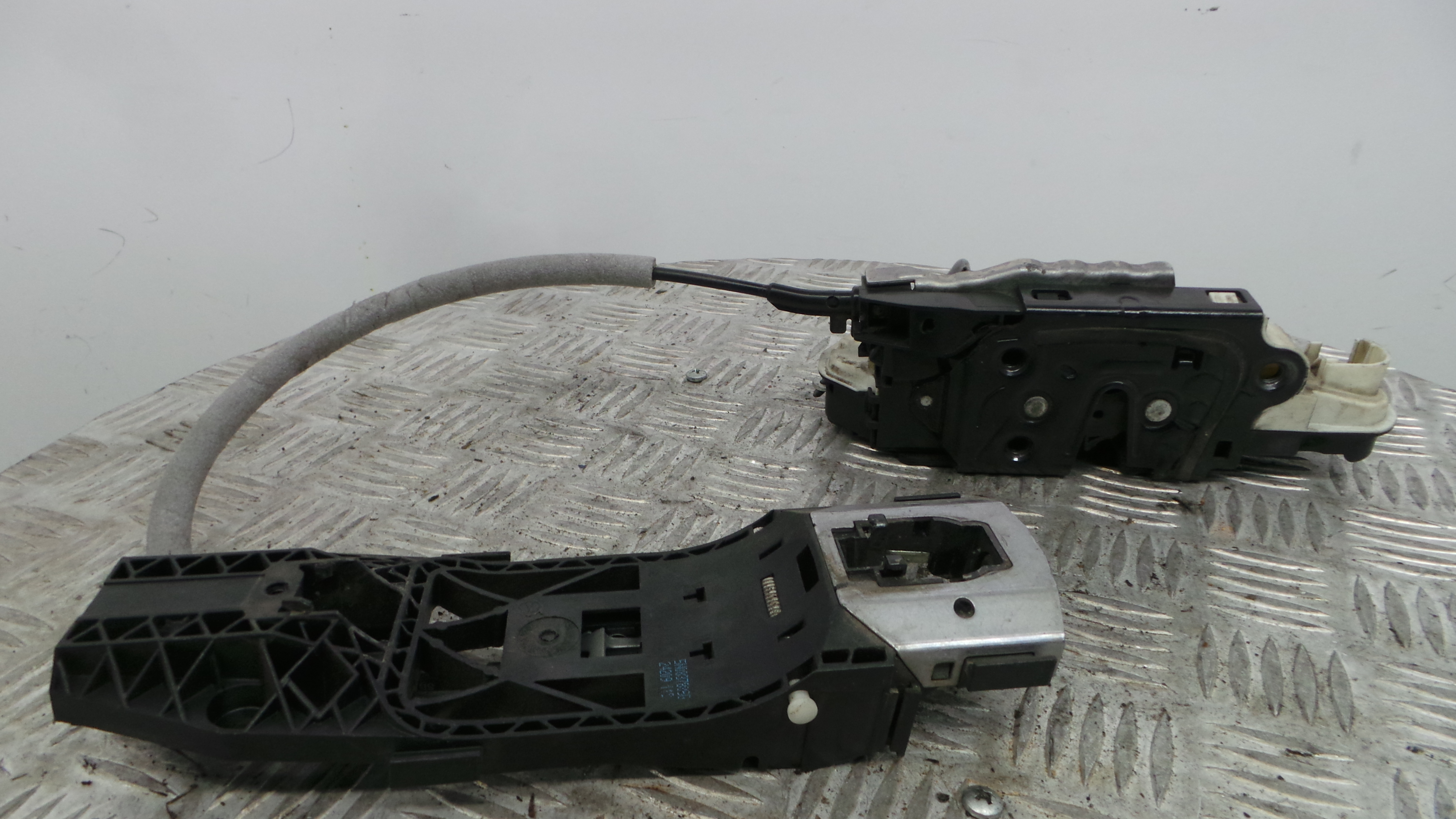 Fecho da Porta Frente Esq 5K1837015 - VW GOLF VI (5K1)-36231331