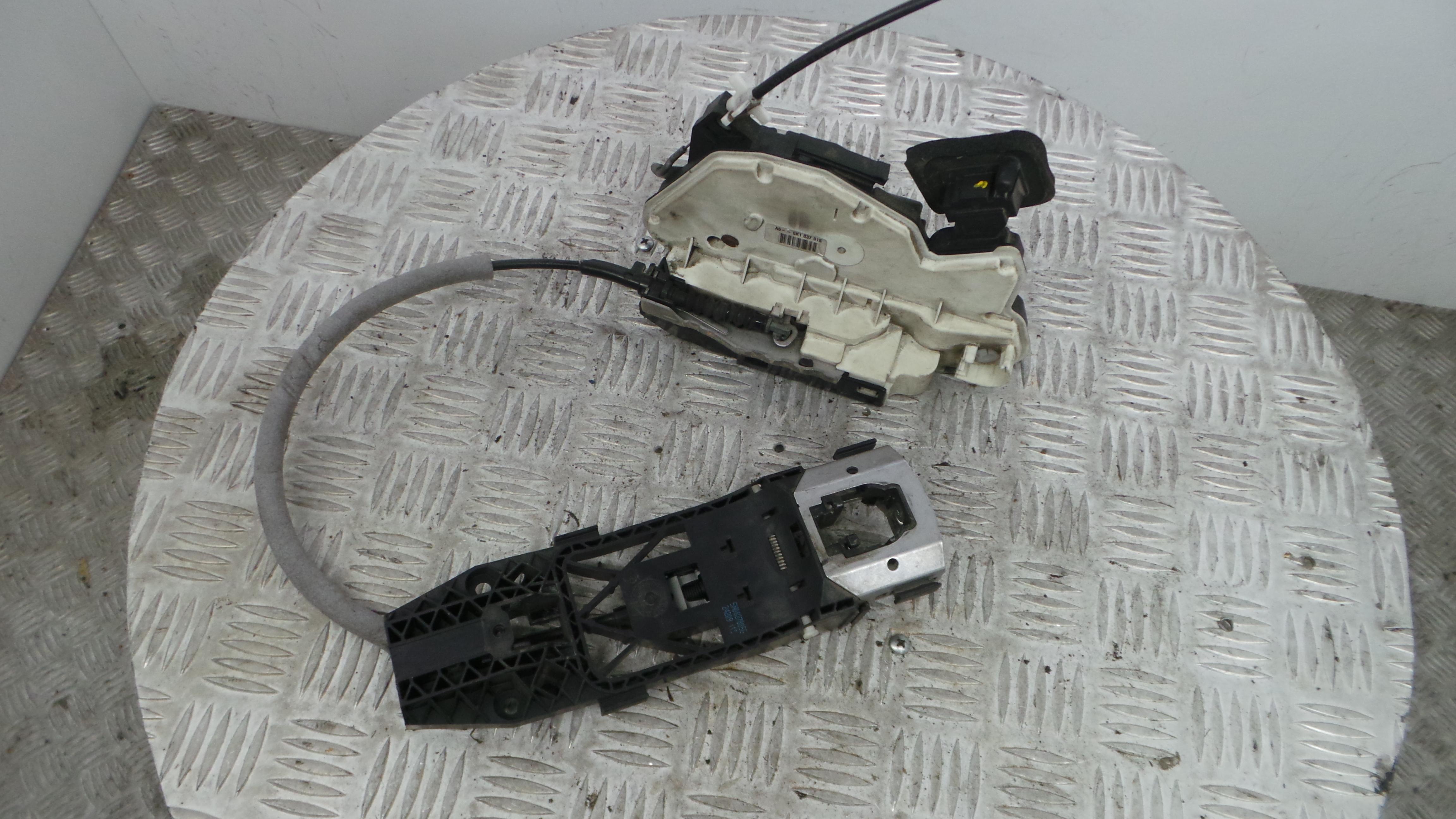 Fecho da Porta Frente Esq 5K1837015 - VW GOLF VI (5K1)-36231331