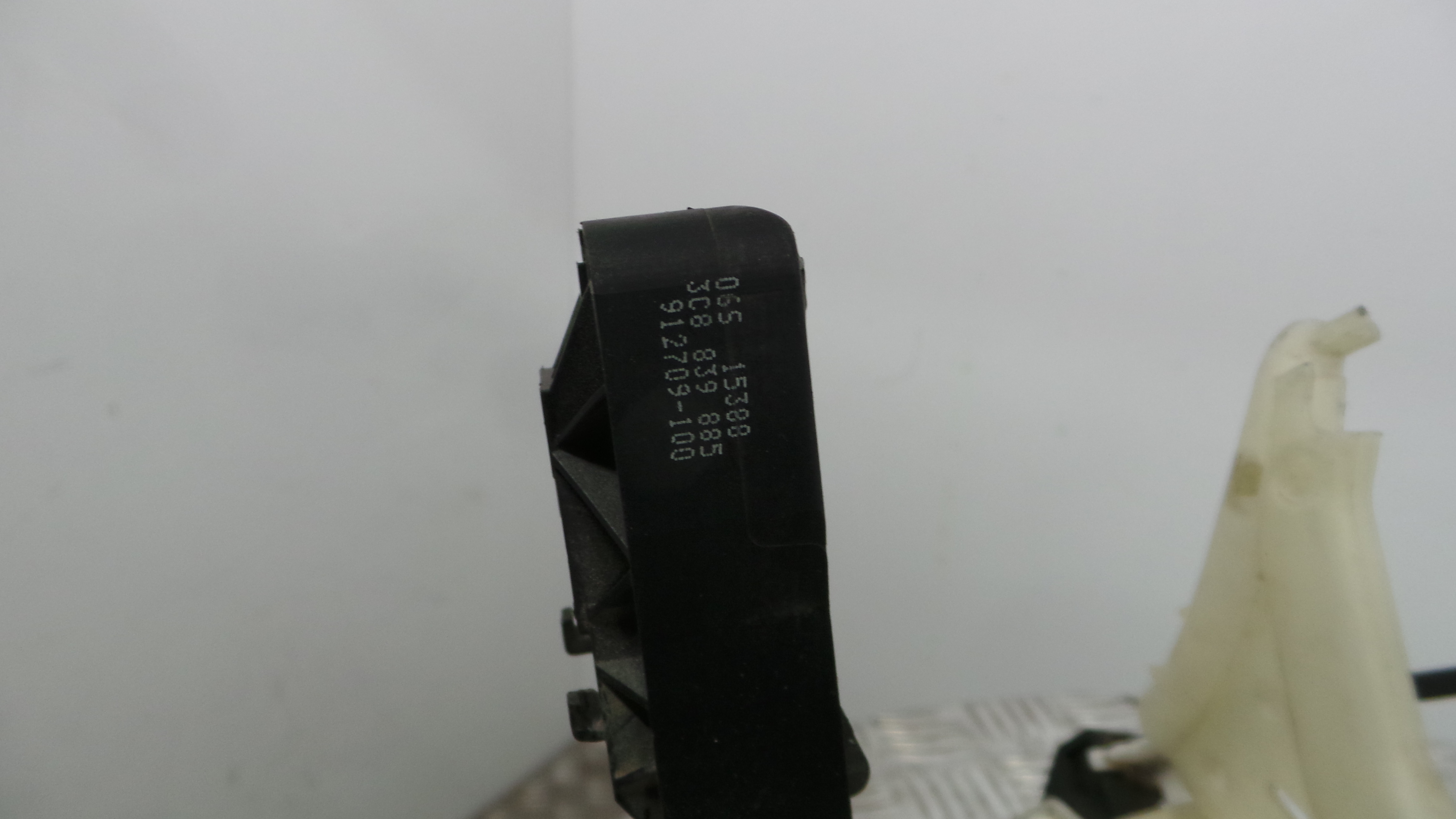 Fecho da Porta Trás Esq 5N0839015A - VW PASSAT B6 (3C2)-36237825