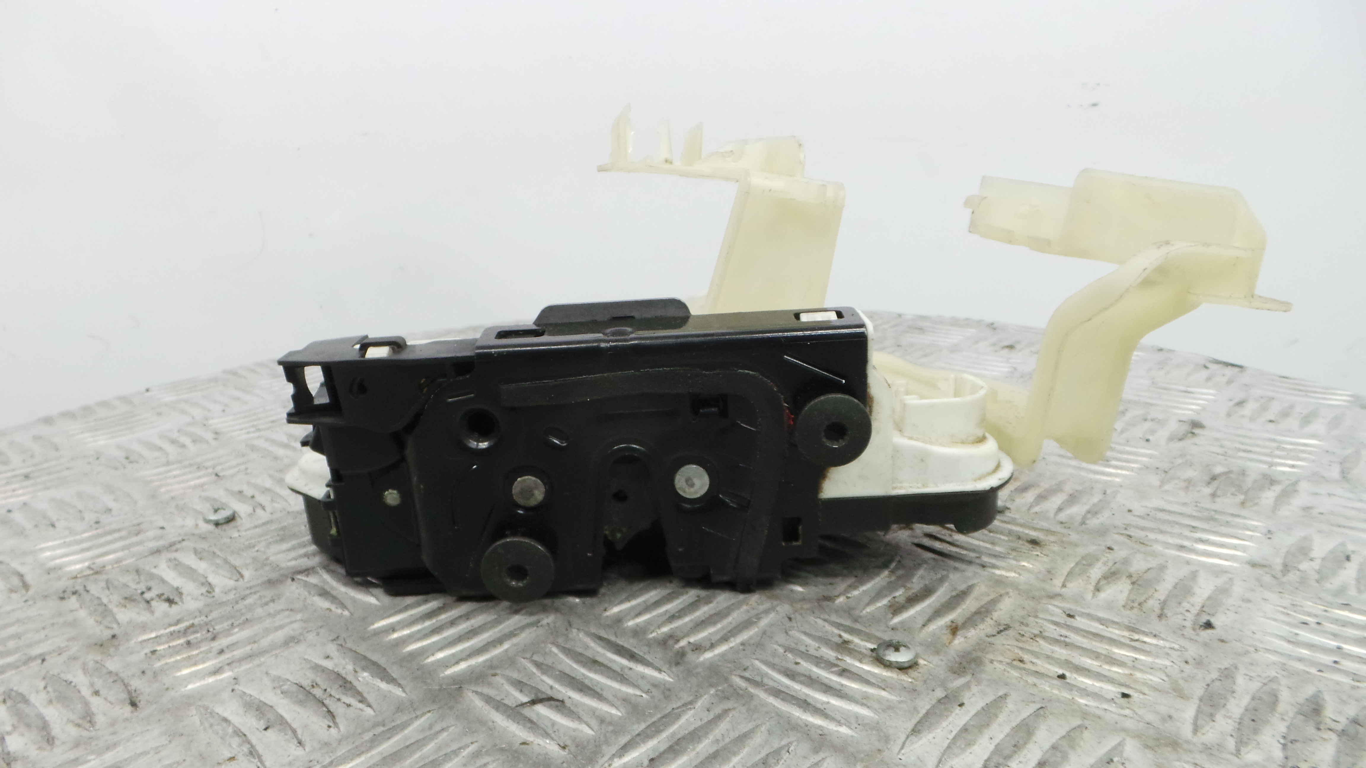 Fecho da Porta Frente Esq 5N1837015A - VW PASSAT CC B6 (357)-36237853