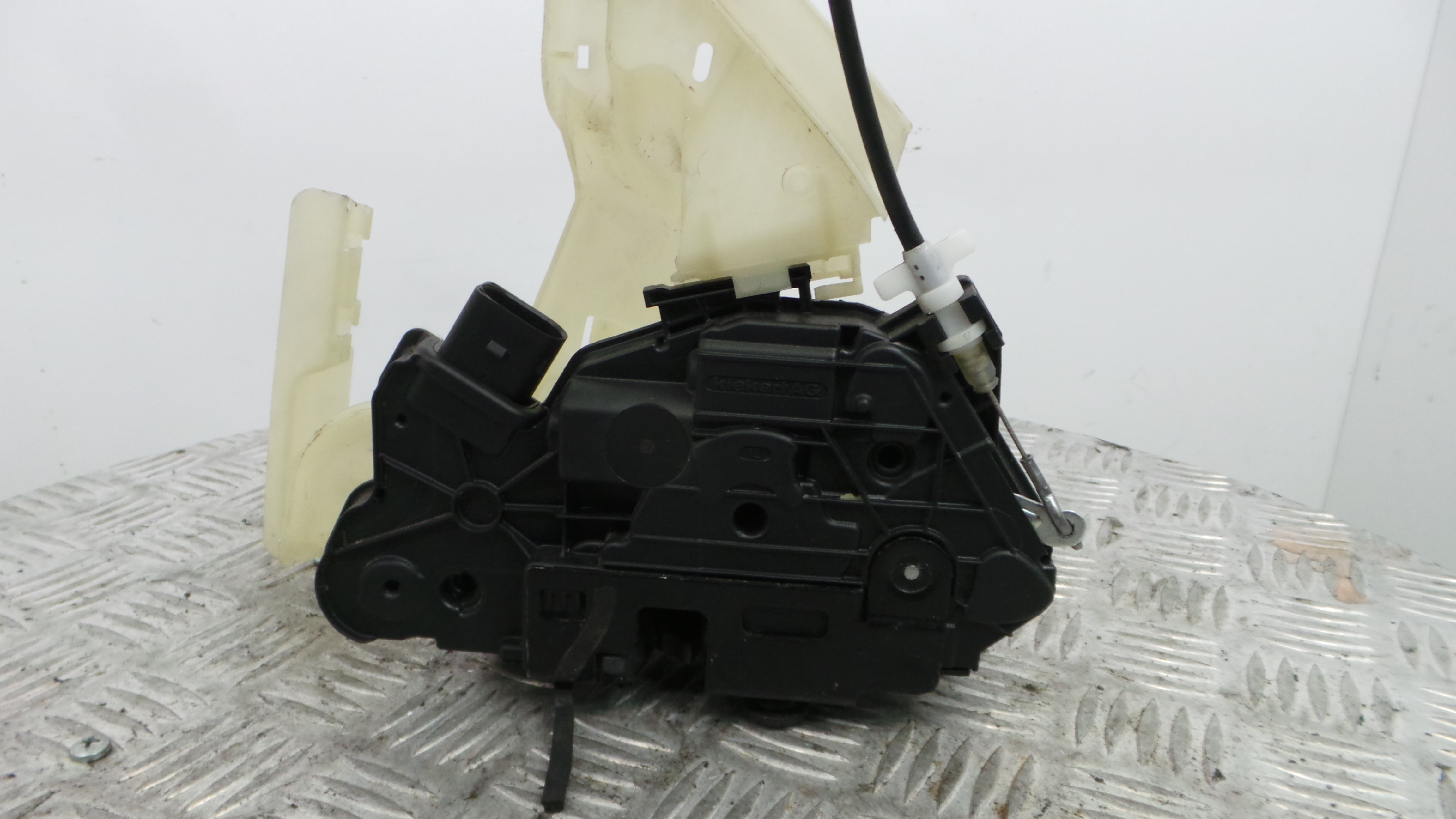 Fecho da Porta Frente Esq 5N1837015A - VW PASSAT CC B6 (357)-36237853