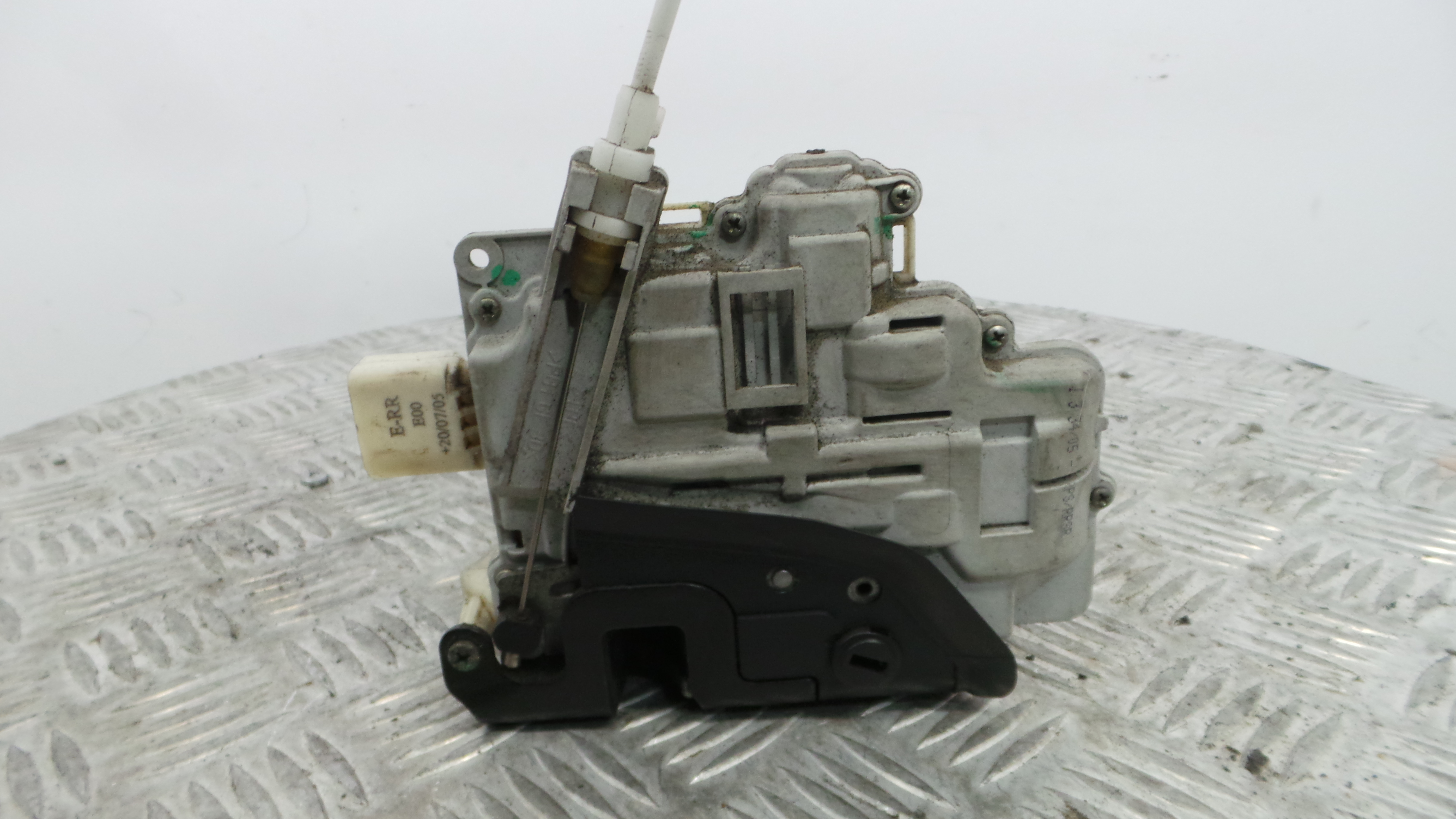 Fecho da Porta Trás Dto 8E0839016AA - AUDI A4 B6 (8E2)-36237857