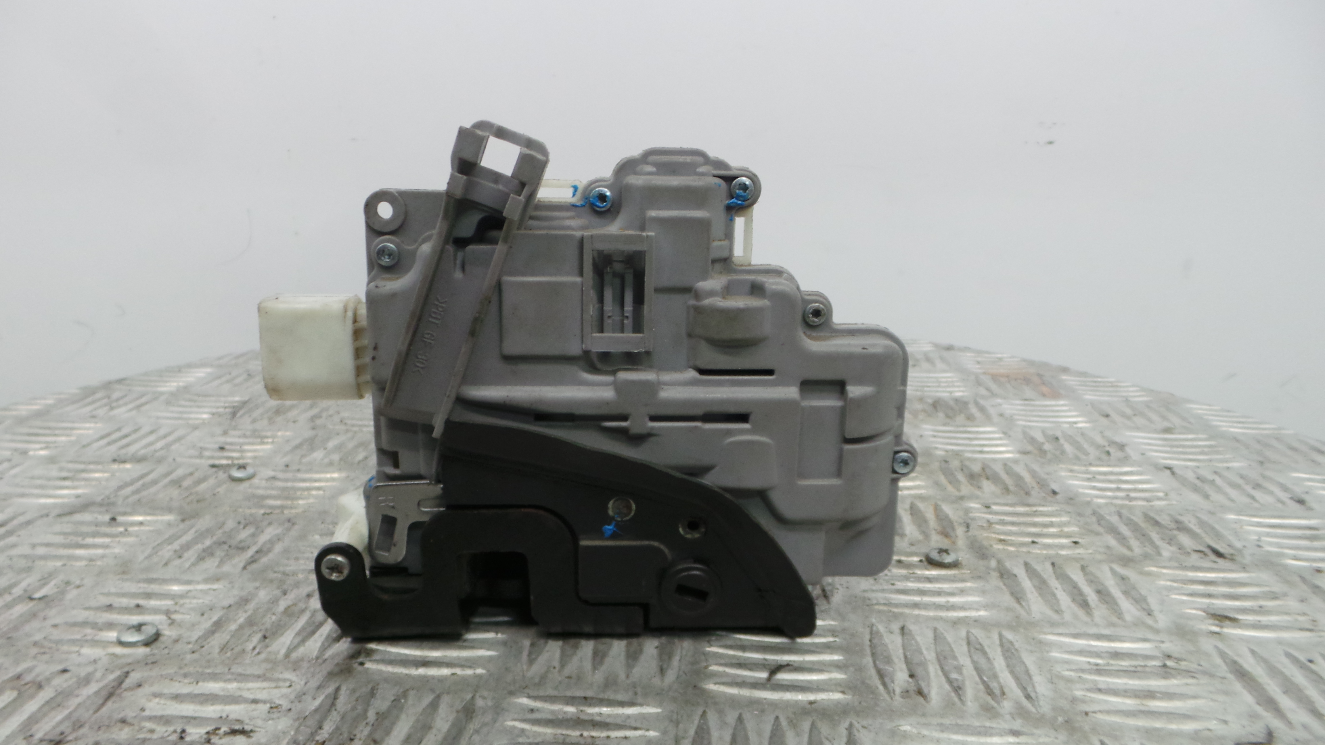 Fecho da Porta Trás Dto 4F0839016 - AUDI A3 (8P1)-36240134 Fecho da Porta Trás Dto 4F0839016 - AUDI A3 (8P1)-36240134