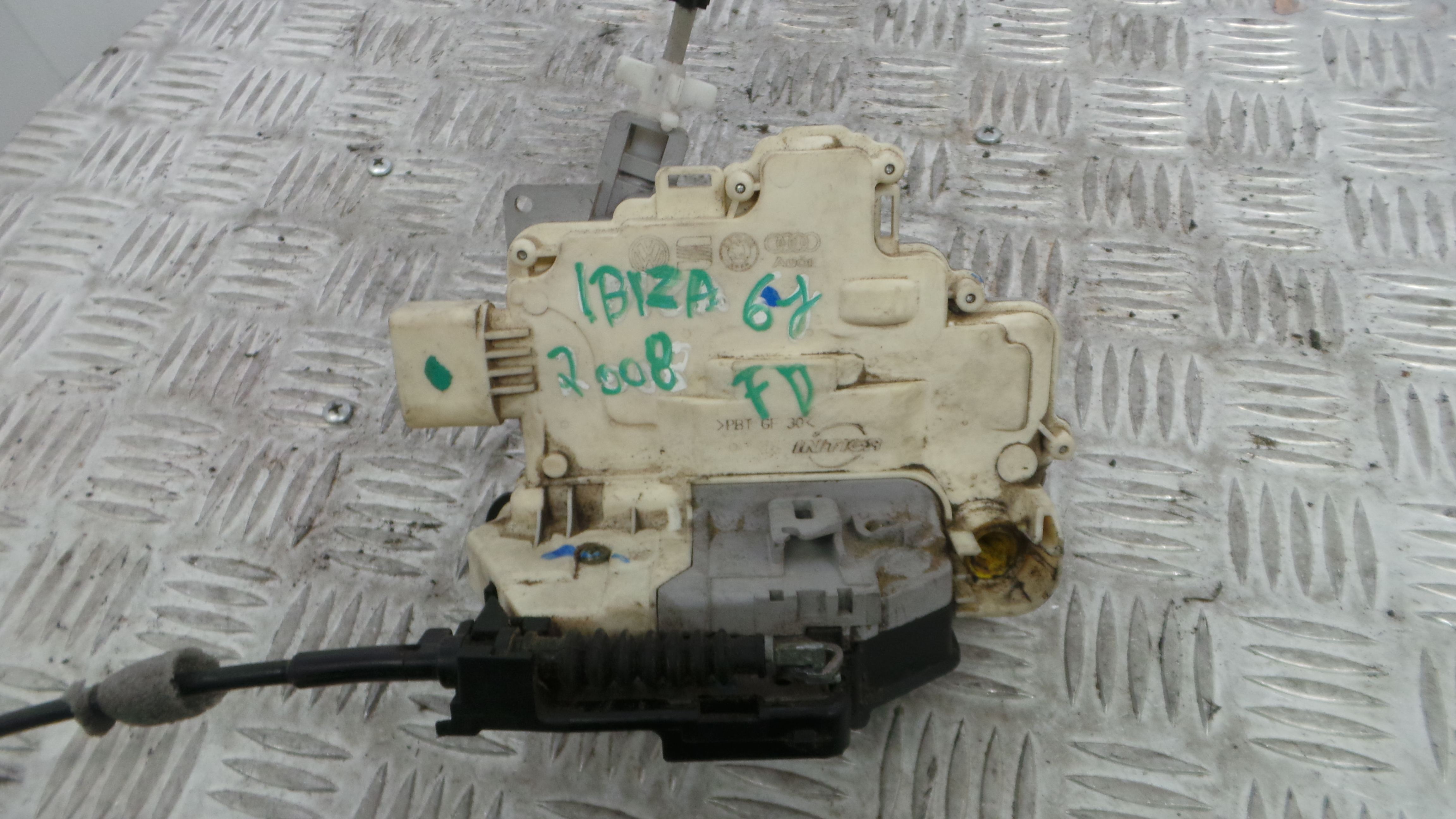 Fecho da Porta Frente Esq 3C1837015A - SEAT IBIZA IV (6J5, 6P1), IBIZA Mk IV (6J5, 6P1)-36240448