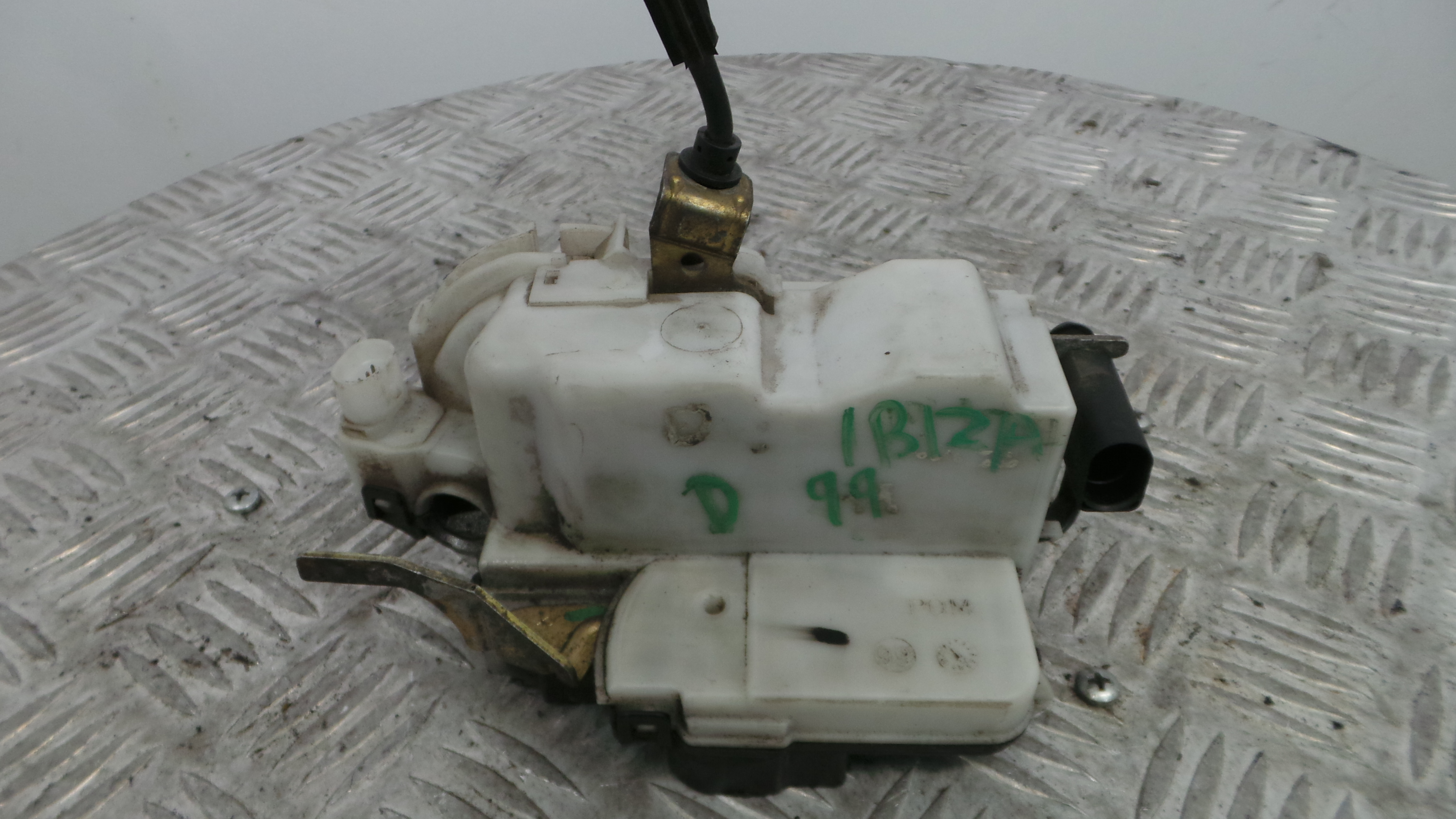 Fecho da Porta Frente Dto 6K3837016D - SEAT IBIZA II (6K1), IBIZA Mk II (6K1)-36240455