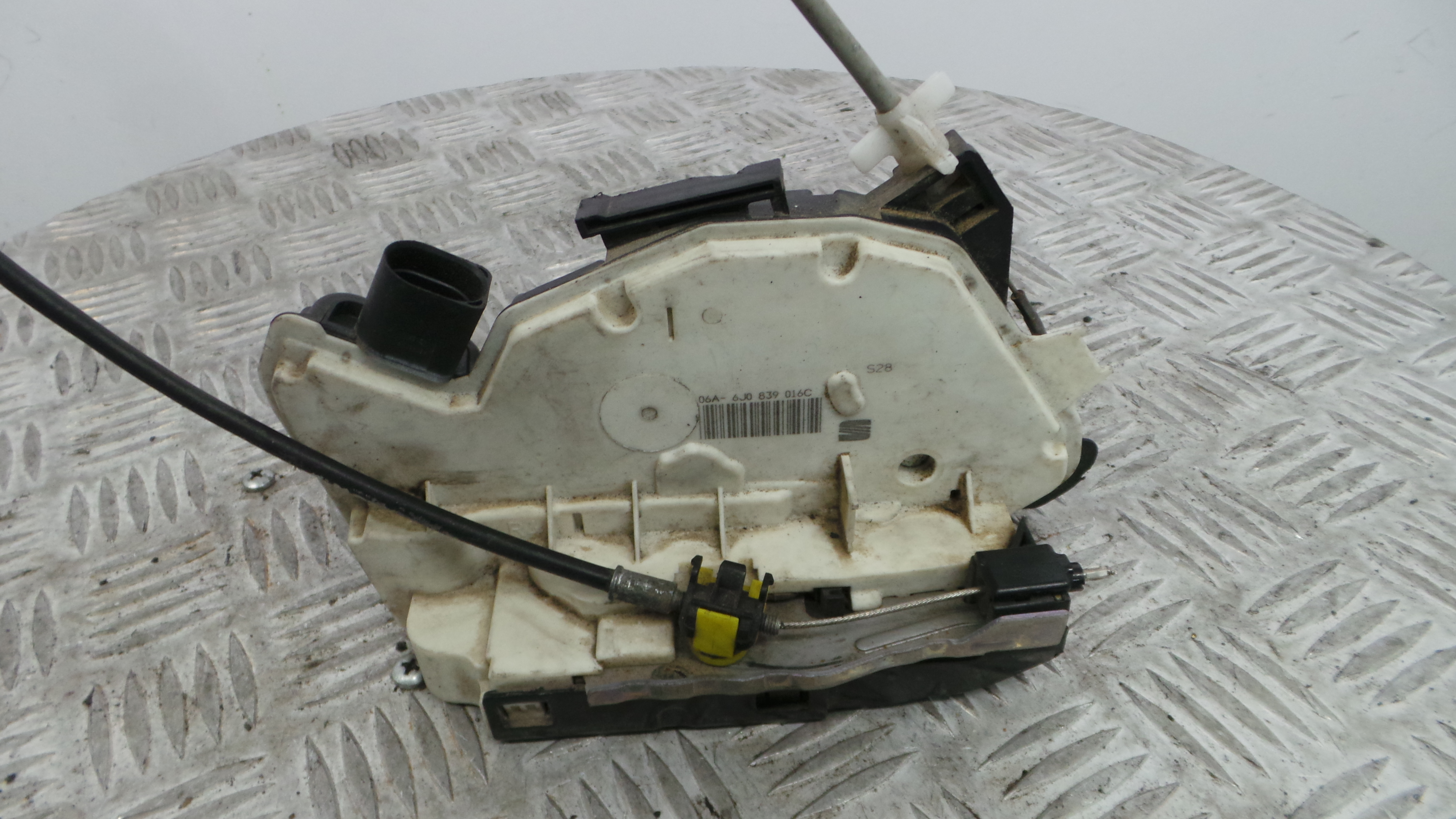 Fecho da Porta Trás Dto 6J0839016C - SEAT IBIZA IV (6J5, 6P1), IBIZA Mk IV (6J5, 6P1)-36240463