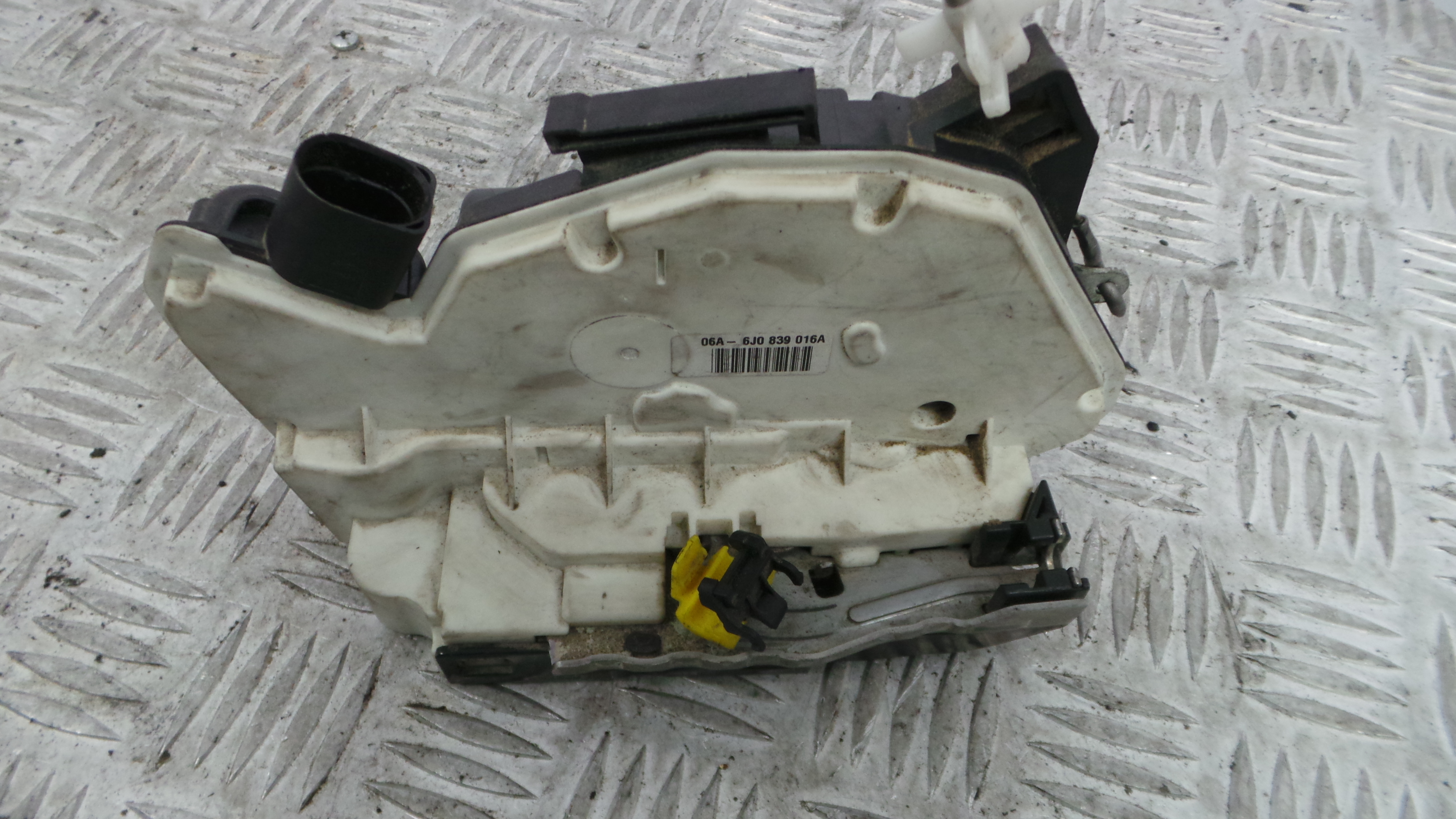 Fecho da Porta Trás Dto 6J0839016A - SEAT IBIZA IV (6J5, 6P1), IBIZA Mk IV (6J5, 6P1)-36240471