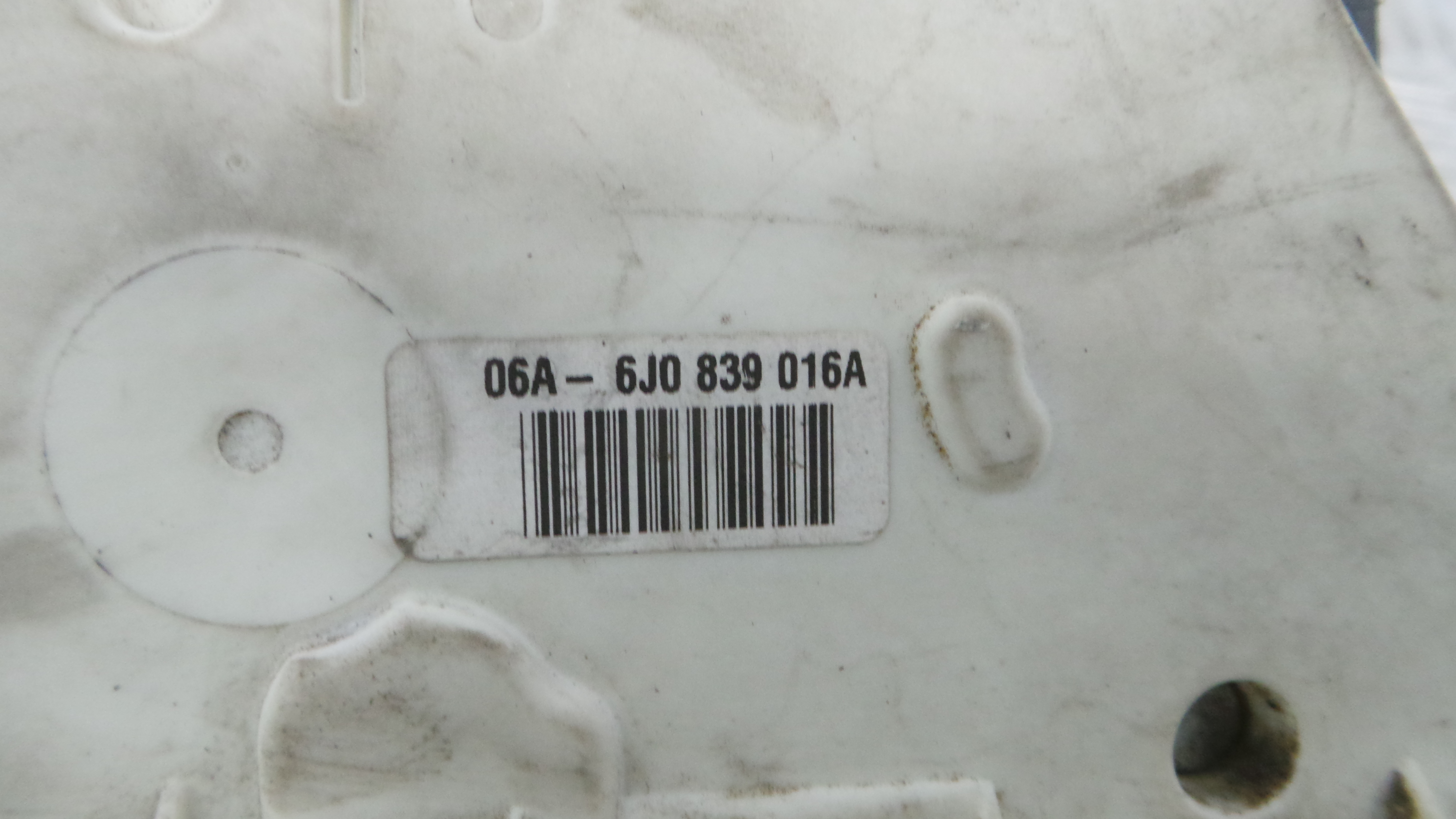 Fecho da Porta Trás Dto 6J0839016A - SEAT IBIZA IV (6J5, 6P1), IBIZA Mk IV (6J5, 6P1)-36240471