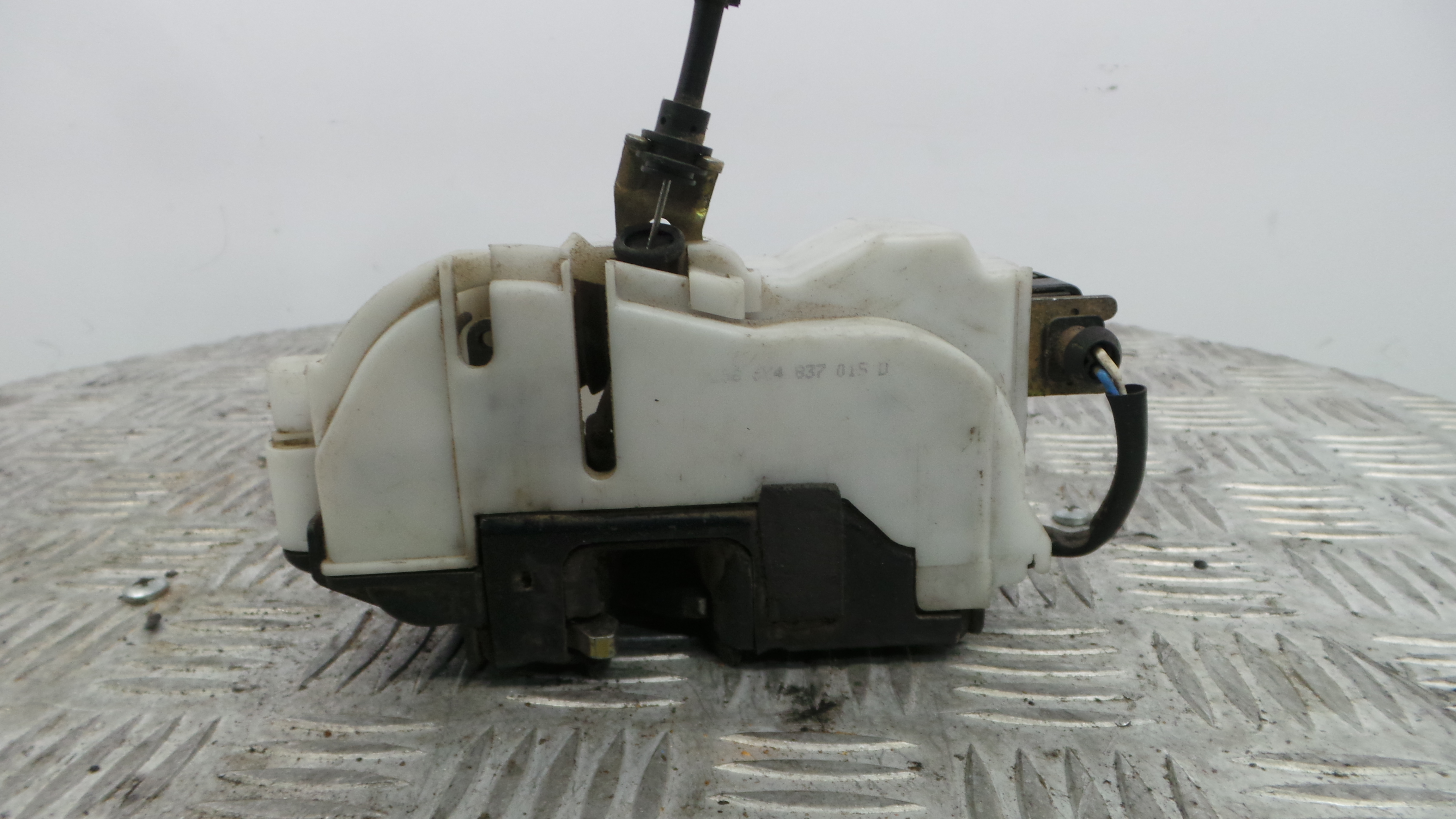 Fecho da Porta Frente Esq 6K4837015D - SEAT IBIZA II (6K1), IBIZA Mk II (6K1)-36240474