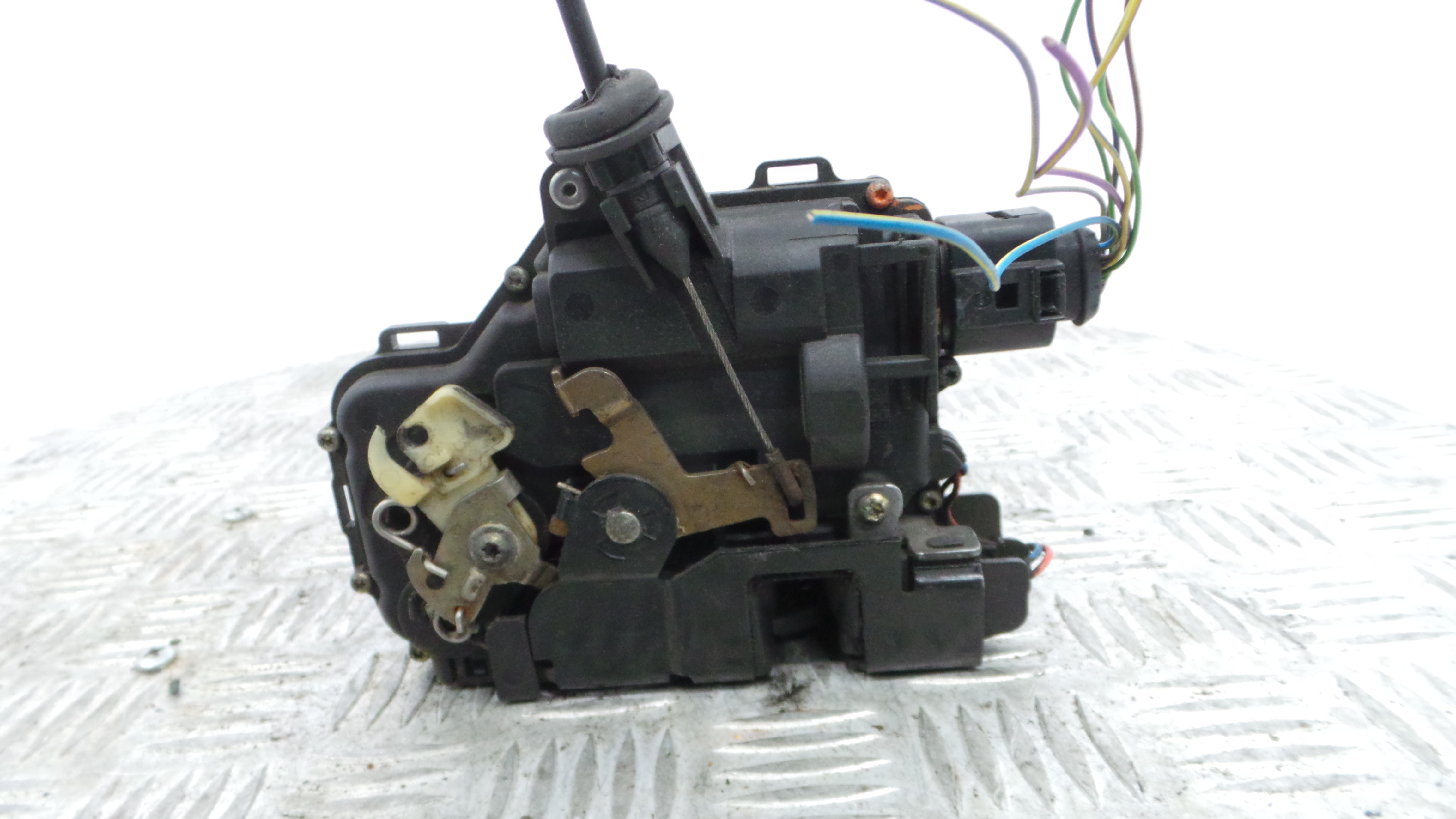 Fecho da Porta Frente Esq  - VW GOLF IV (1J1), GOLF Mk IV (1J1)-36240478