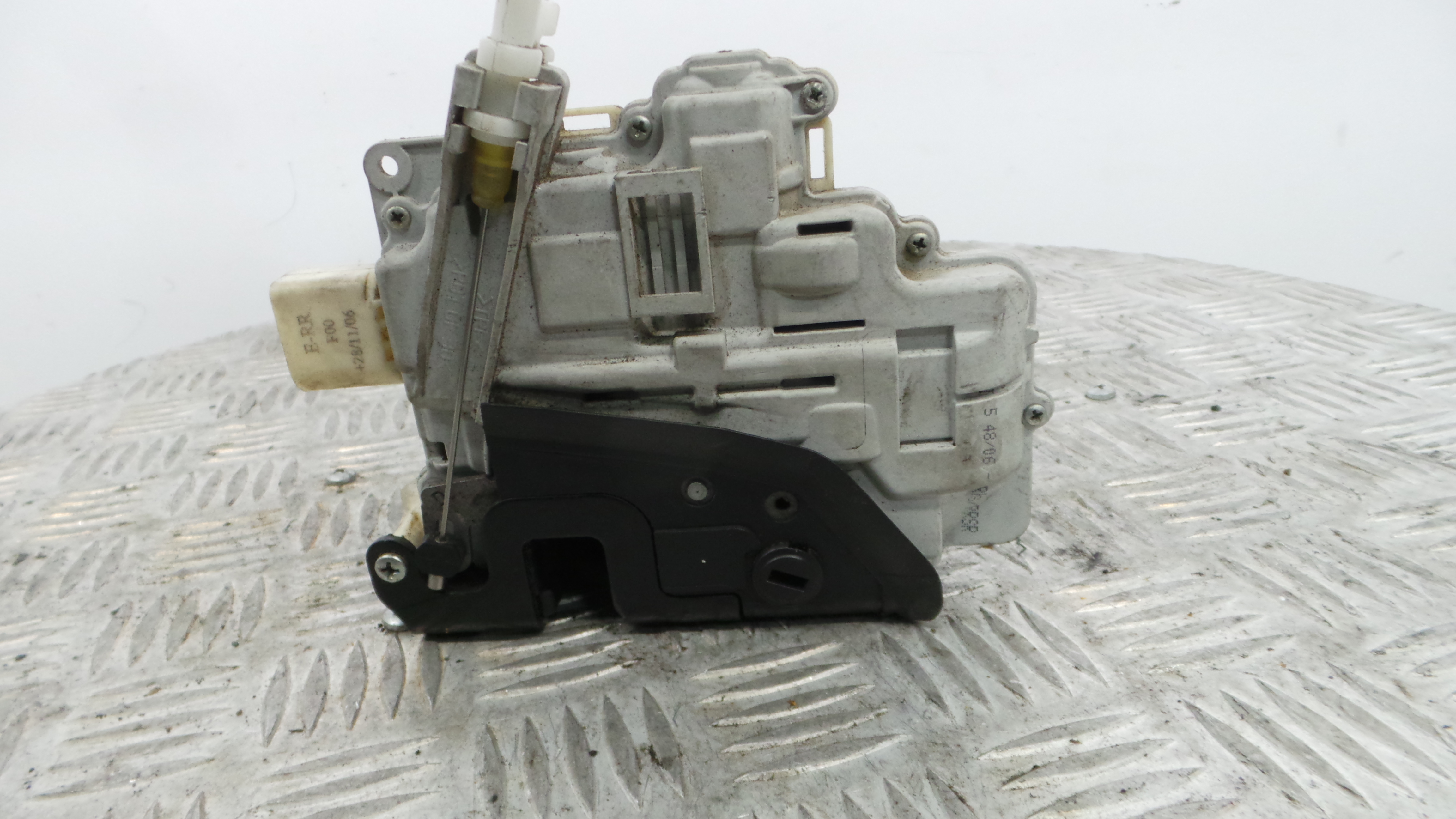 Fecho da Porta Trás Dto 8K0839015 - AUDI A4 B8 (8K2)-36240490 Fecho da Porta Trás Dto 8K0839015 - AUDI A4 B8 (8K2)-36240490