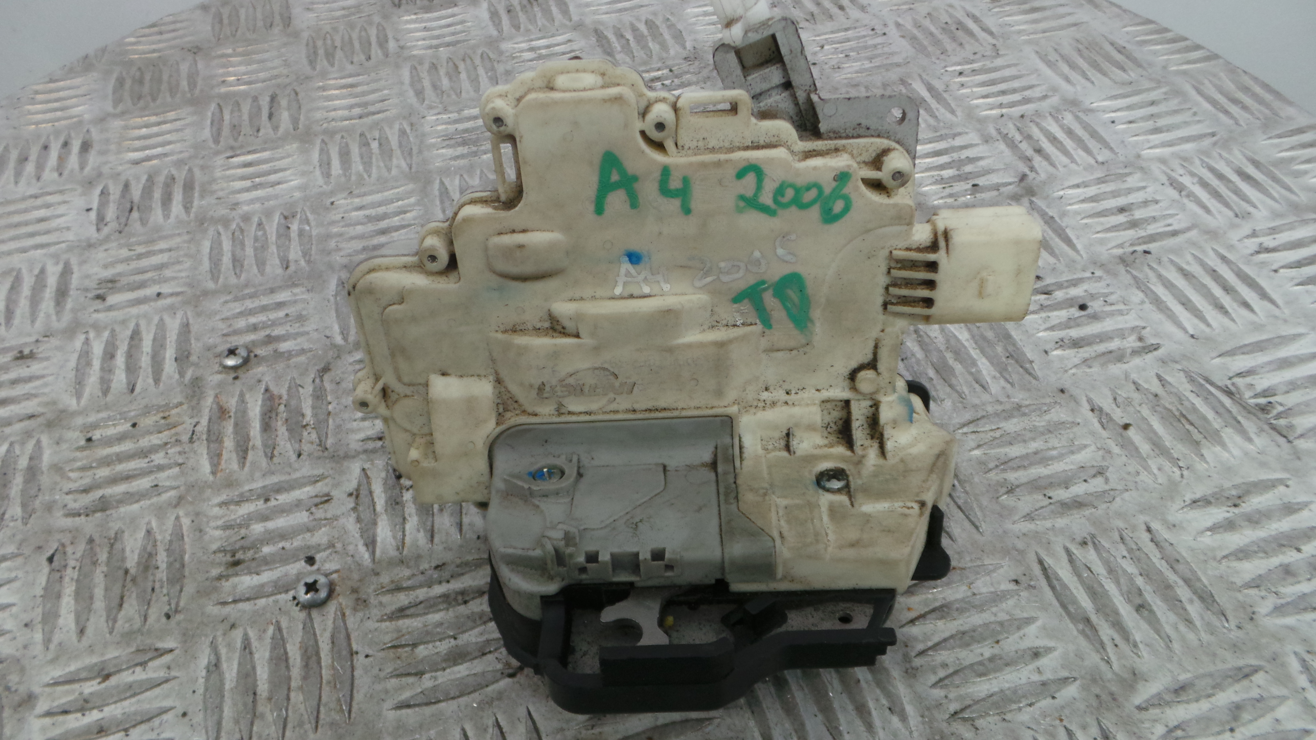 Fecho da Porta Trás Dto 8K0839015 - AUDI A4 B8 (8K2)-36240490