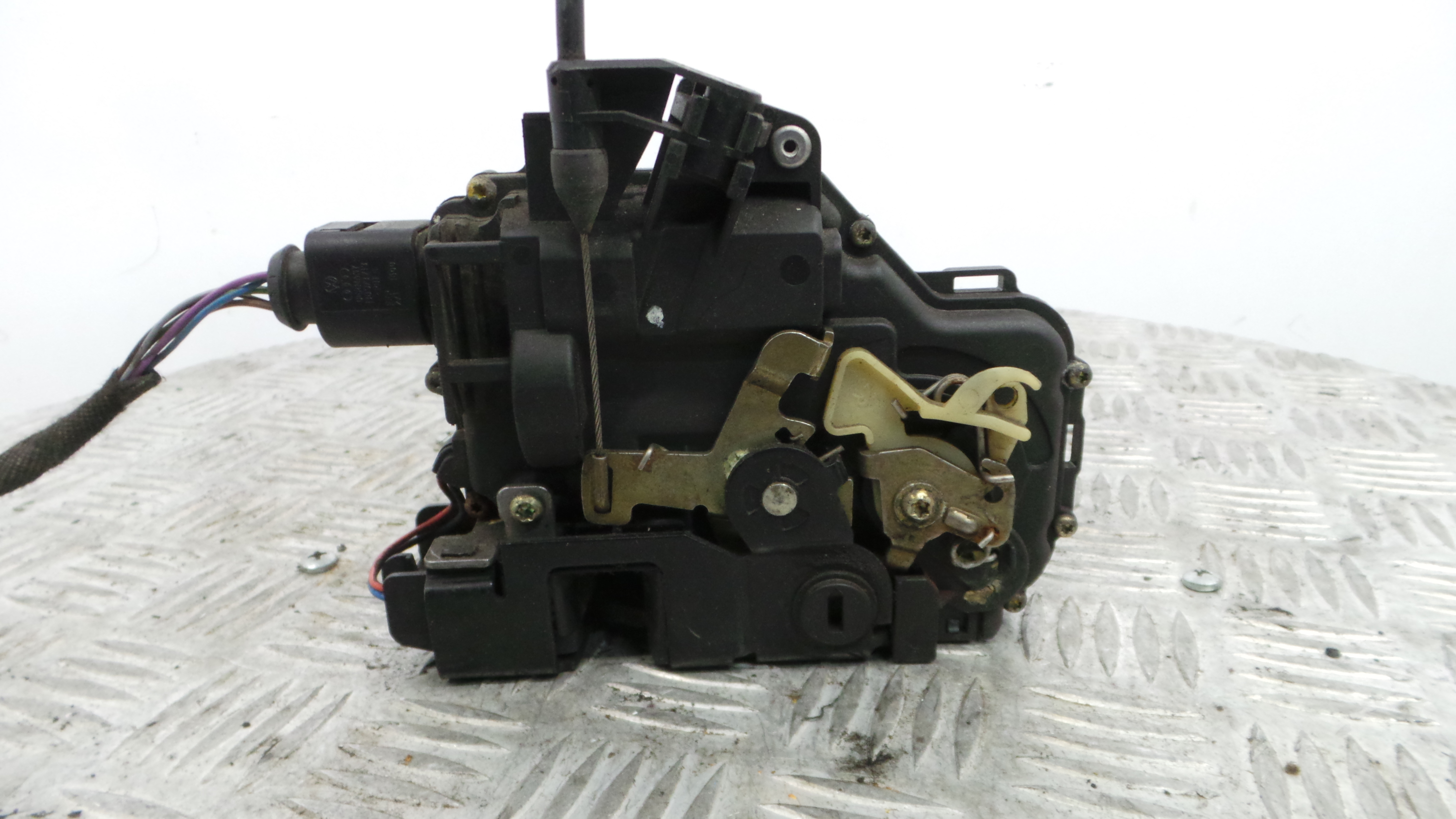 Fecho da Porta Trás Dto - VW GOLF IV (1J1), GOLF Mk IV (1J1)-36240493 Fecho da Porta Trás Dto - VW GOLF IV (1J1), GOLF Mk IV (1J1)-36240493