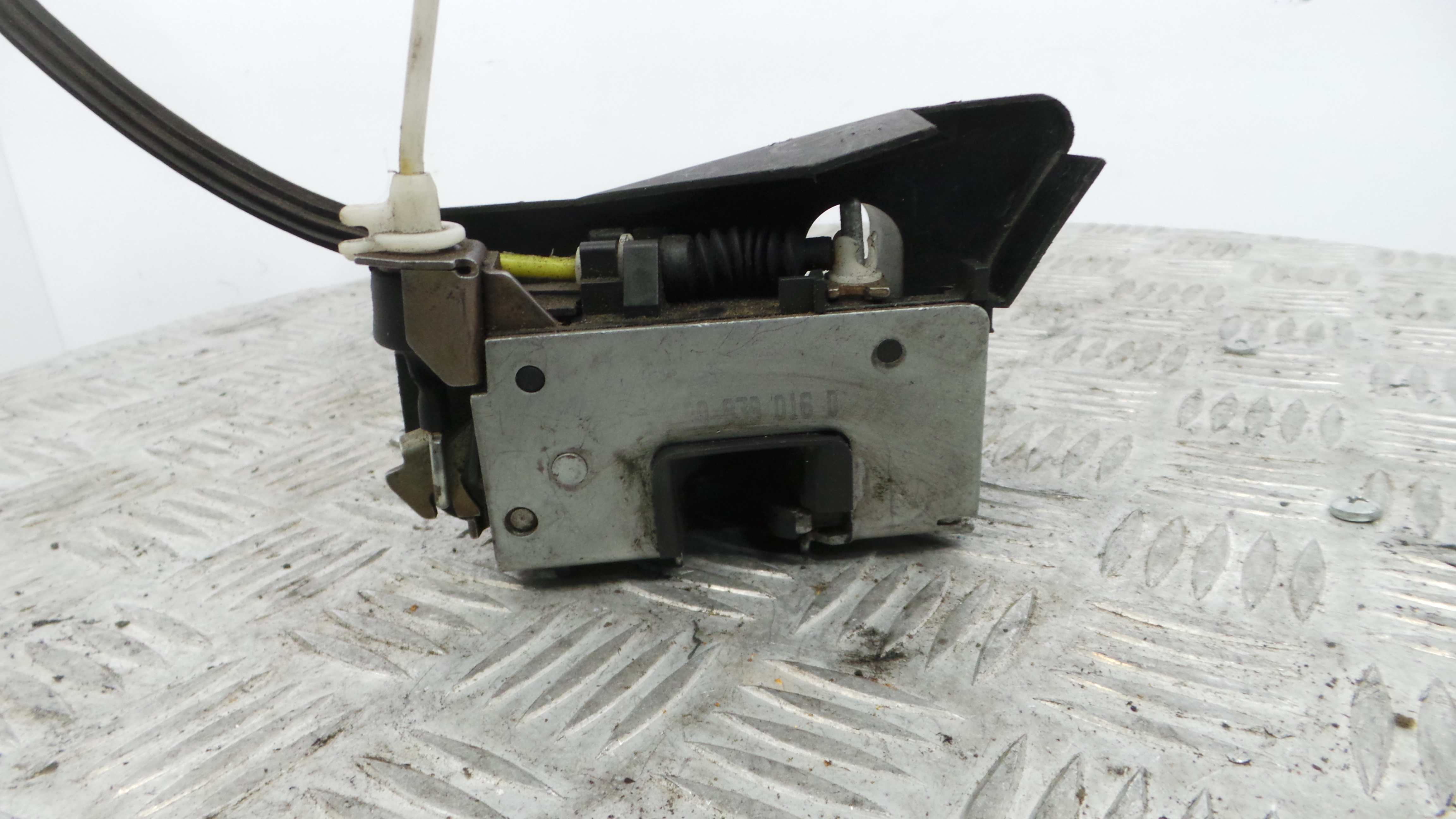 Fecho da Porta Trás Dto 8D0839016D - AUDI A4 B5 Avant (8D5)-36240499 Fecho da Porta Trás Dto 8D0839016D - AUDI A4 B5 Avant (8D5)-36240499