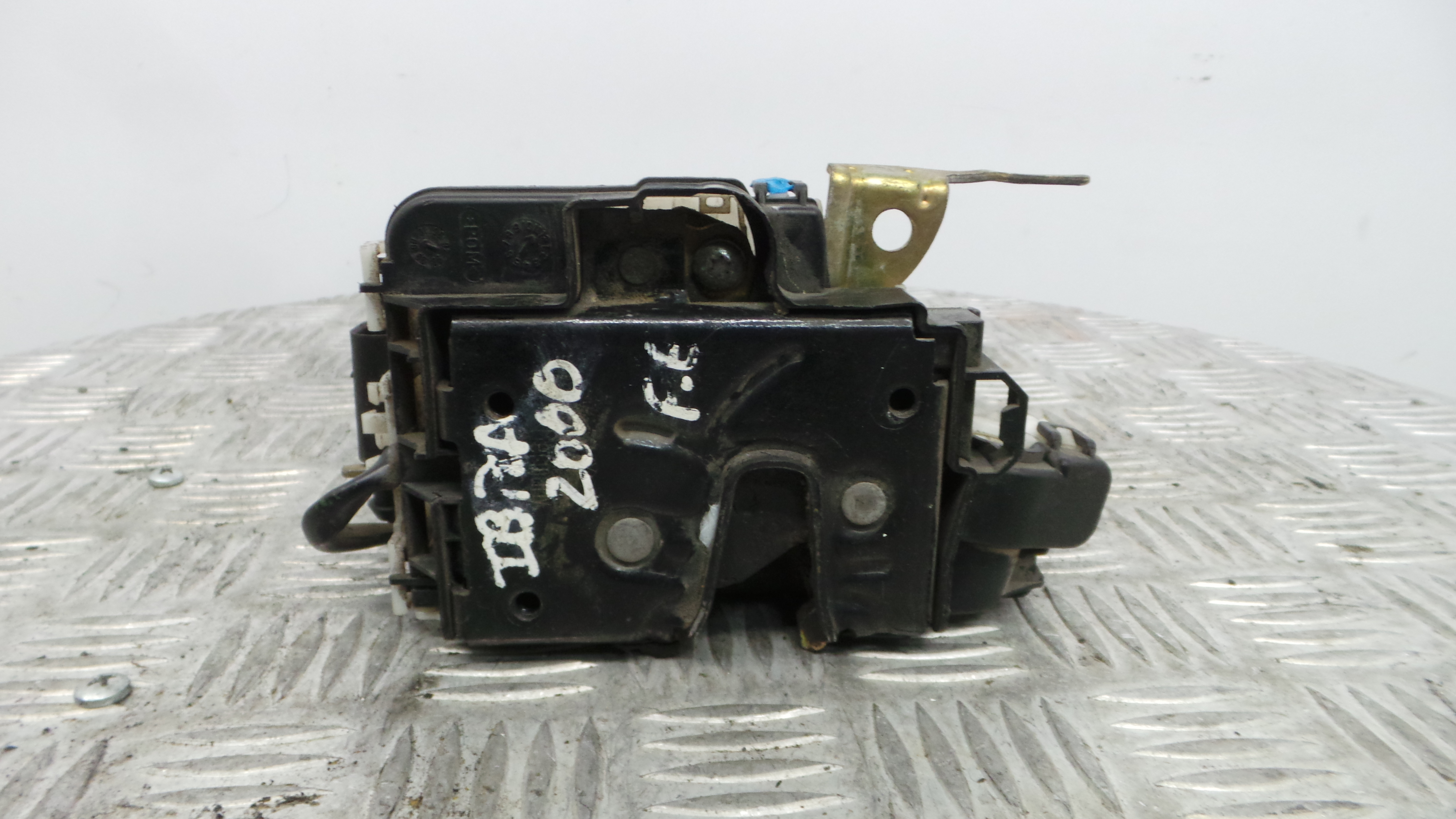 Fecho da Porta Frente Esq 6K4837015D - SEAT IBIZA II (6K1), IBIZA Mk II (6K1)-36240518