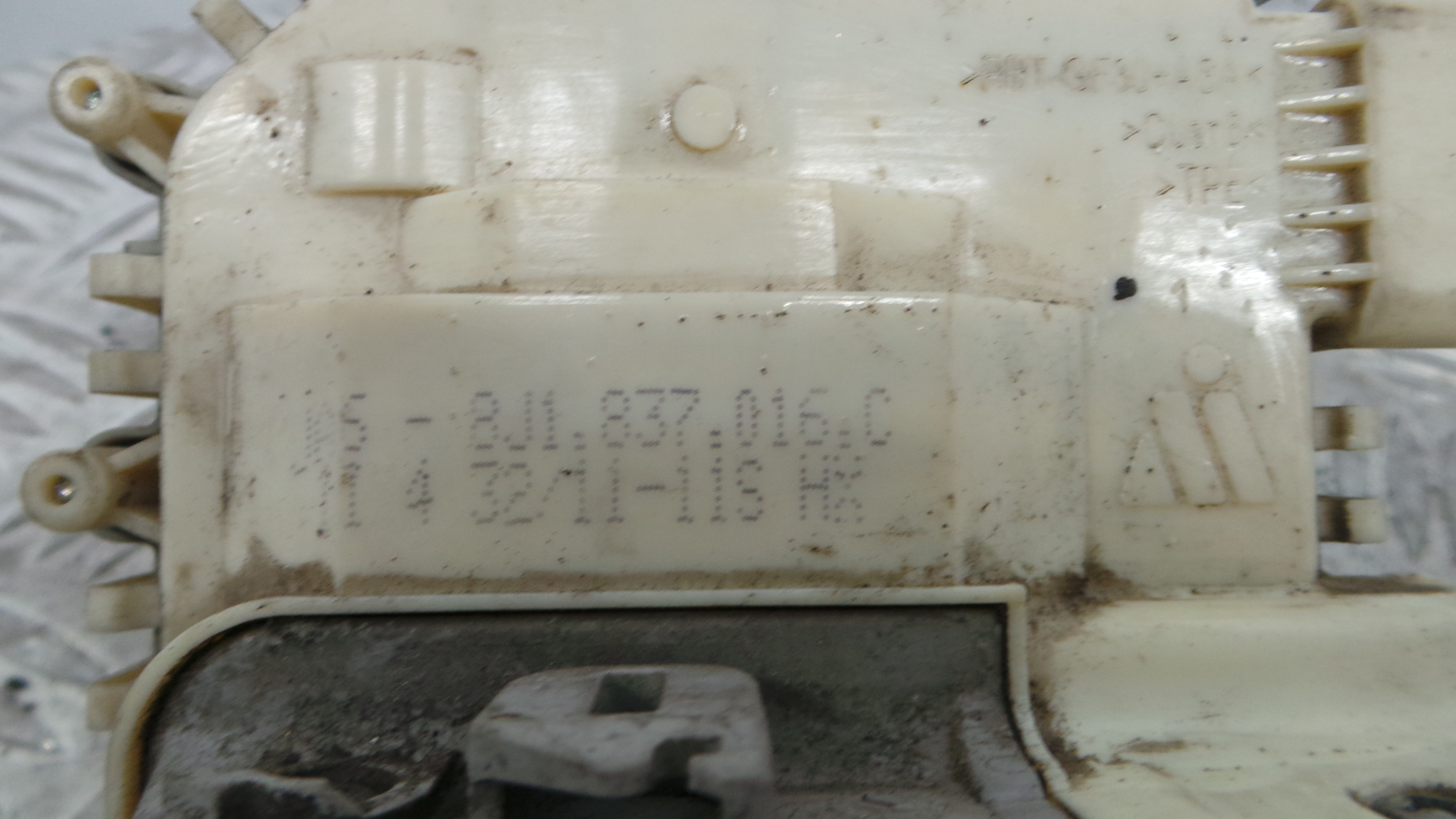 Fecho da Porta Frente Dto 8J1837016C - AUDI A1 (8X1, 8XK)-36240533