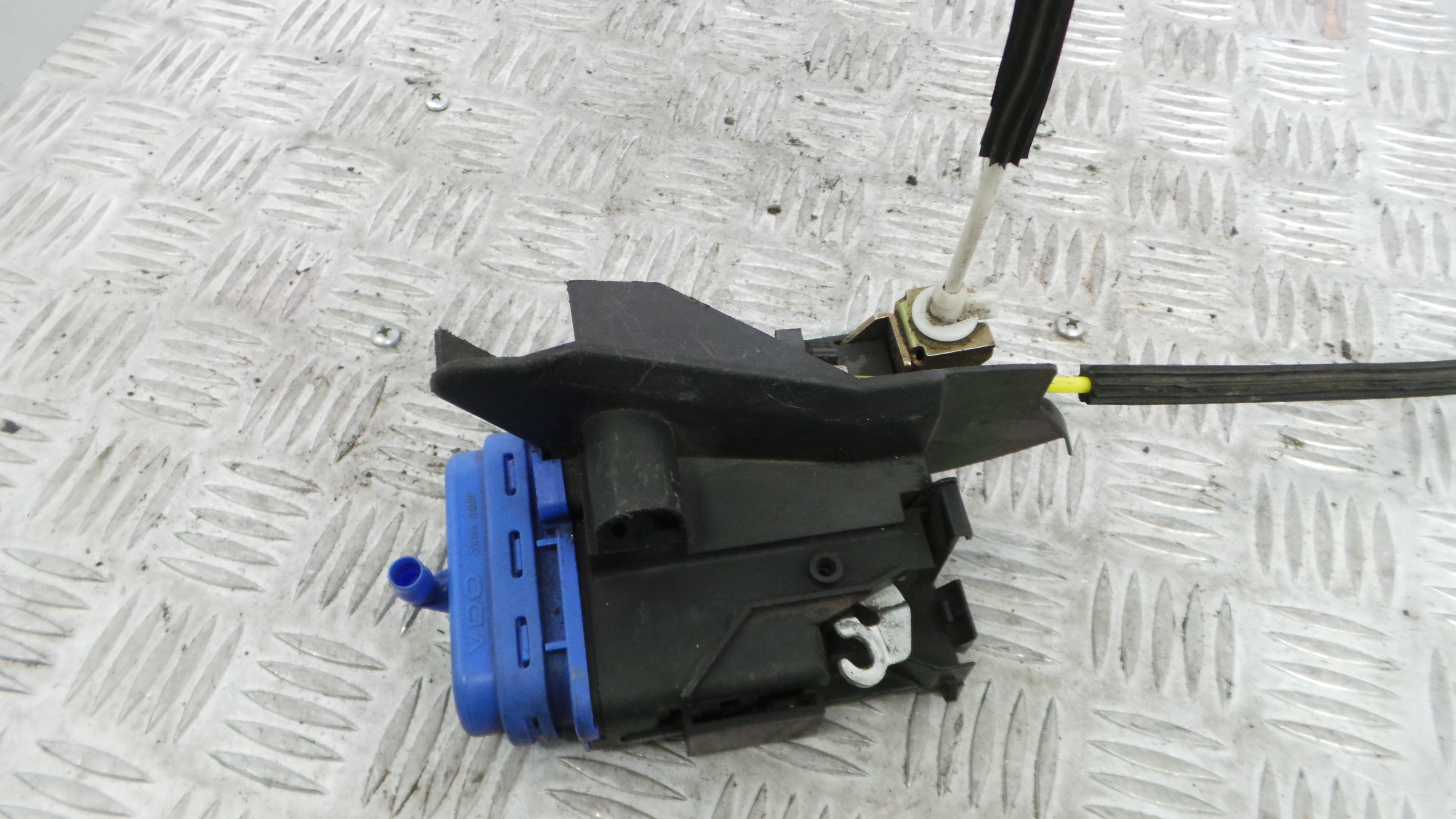 Fecho da Porta Trás Dto 8D0839016A - AUDI A4 B5 (8D2)-36240537