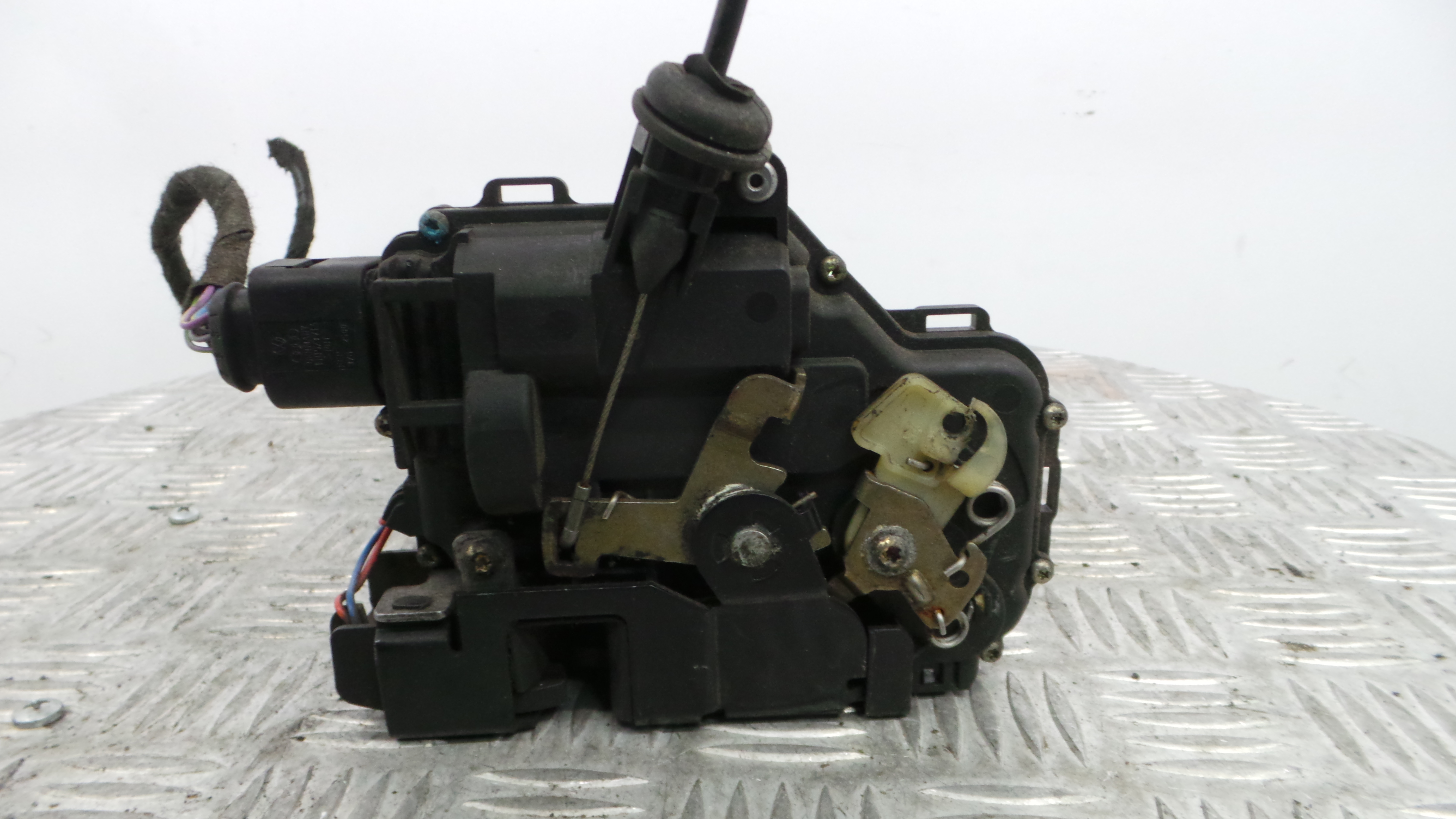 Fecho da Porta Frente Dto - VW GOLF IV (1J1), GOLF Mk IV (1J1)-36240560 Fecho da Porta Frente Dto - VW GOLF IV (1J1), GOLF Mk IV (1J1)-36240560