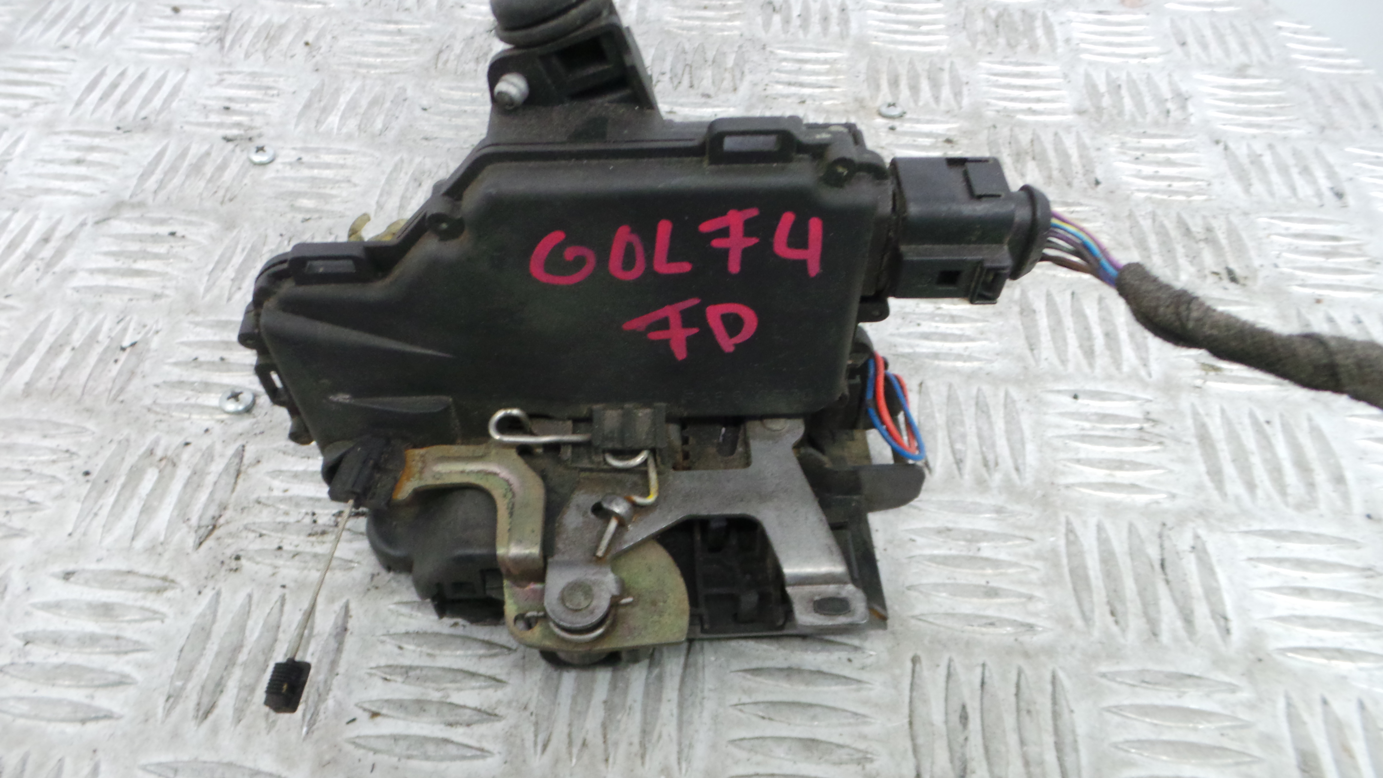 Fecho da Porta Frente Dto  - VW GOLF IV (1J1), GOLF Mk IV (1J1)-36240560