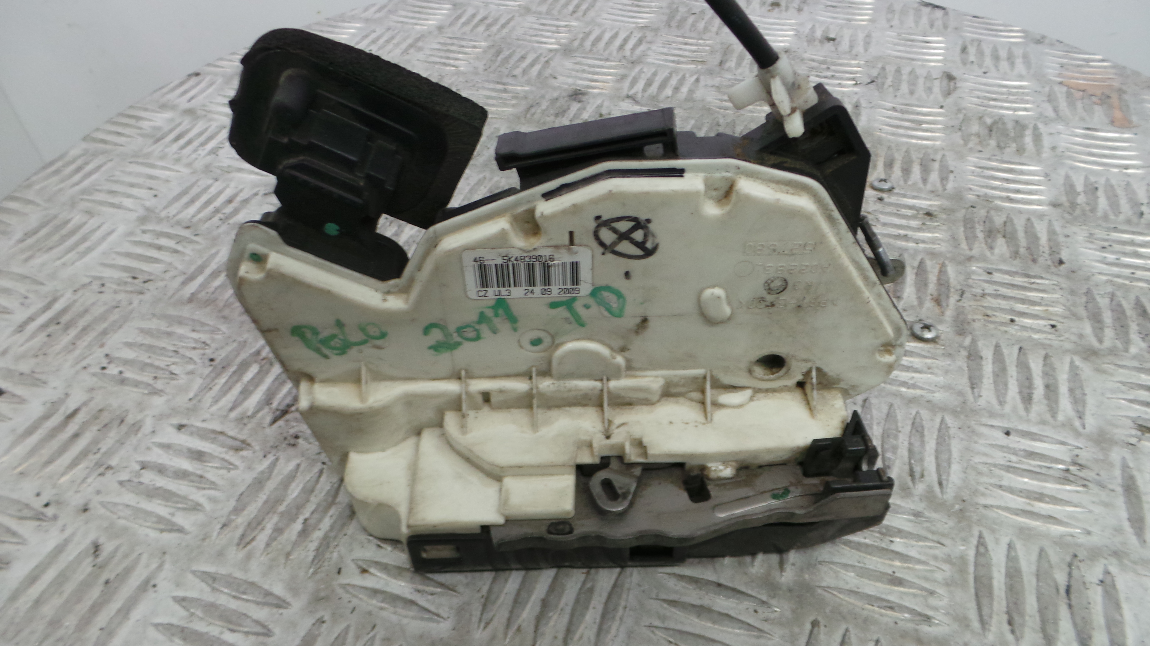 Fecho da Porta Trás Dto 5K4839016 - VW POLO V (6R1, 6C1)-36240574