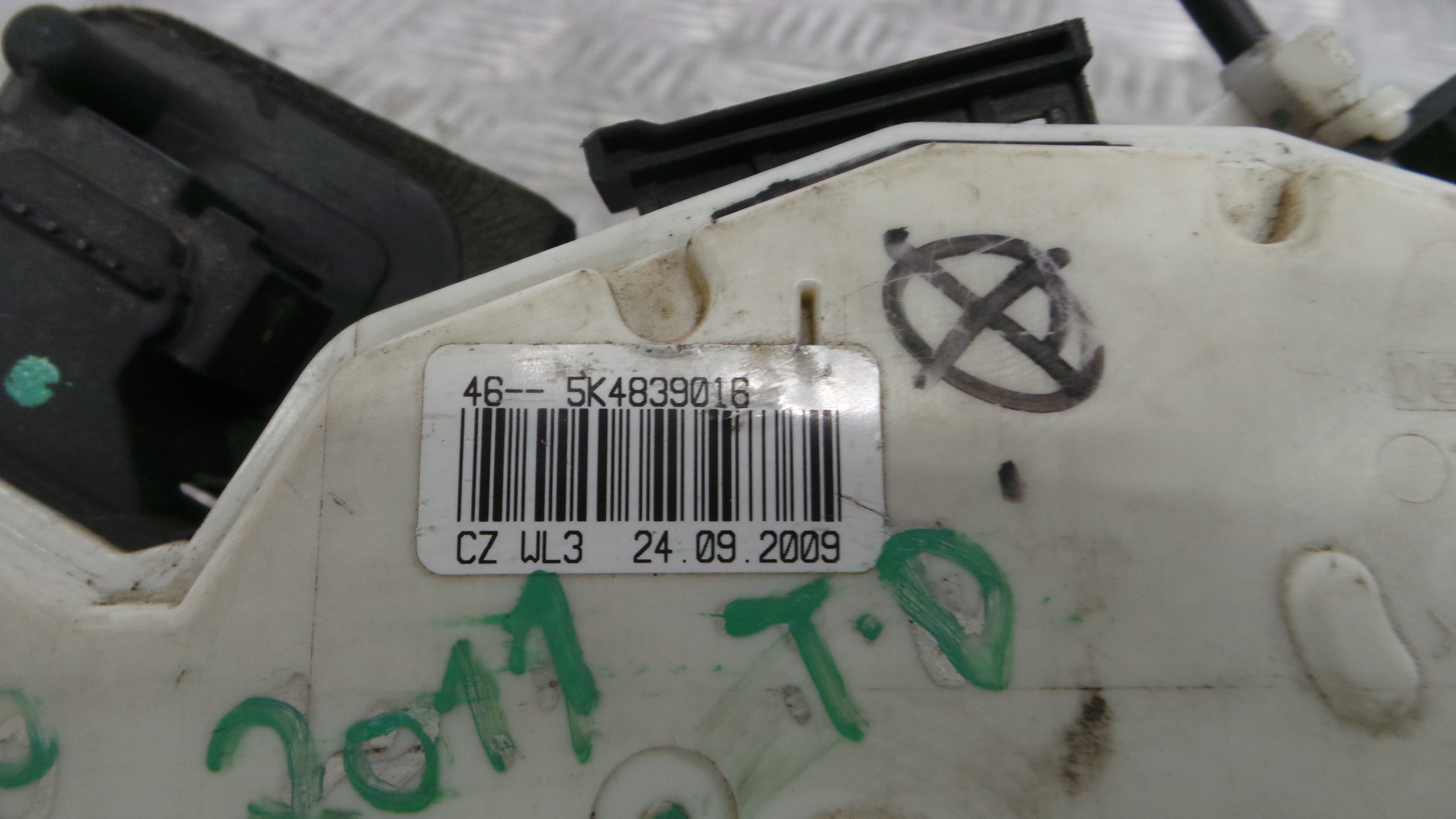 Fecho da Porta Trás Dto 5K4839016 - VW POLO V (6R1, 6C1)-36240574