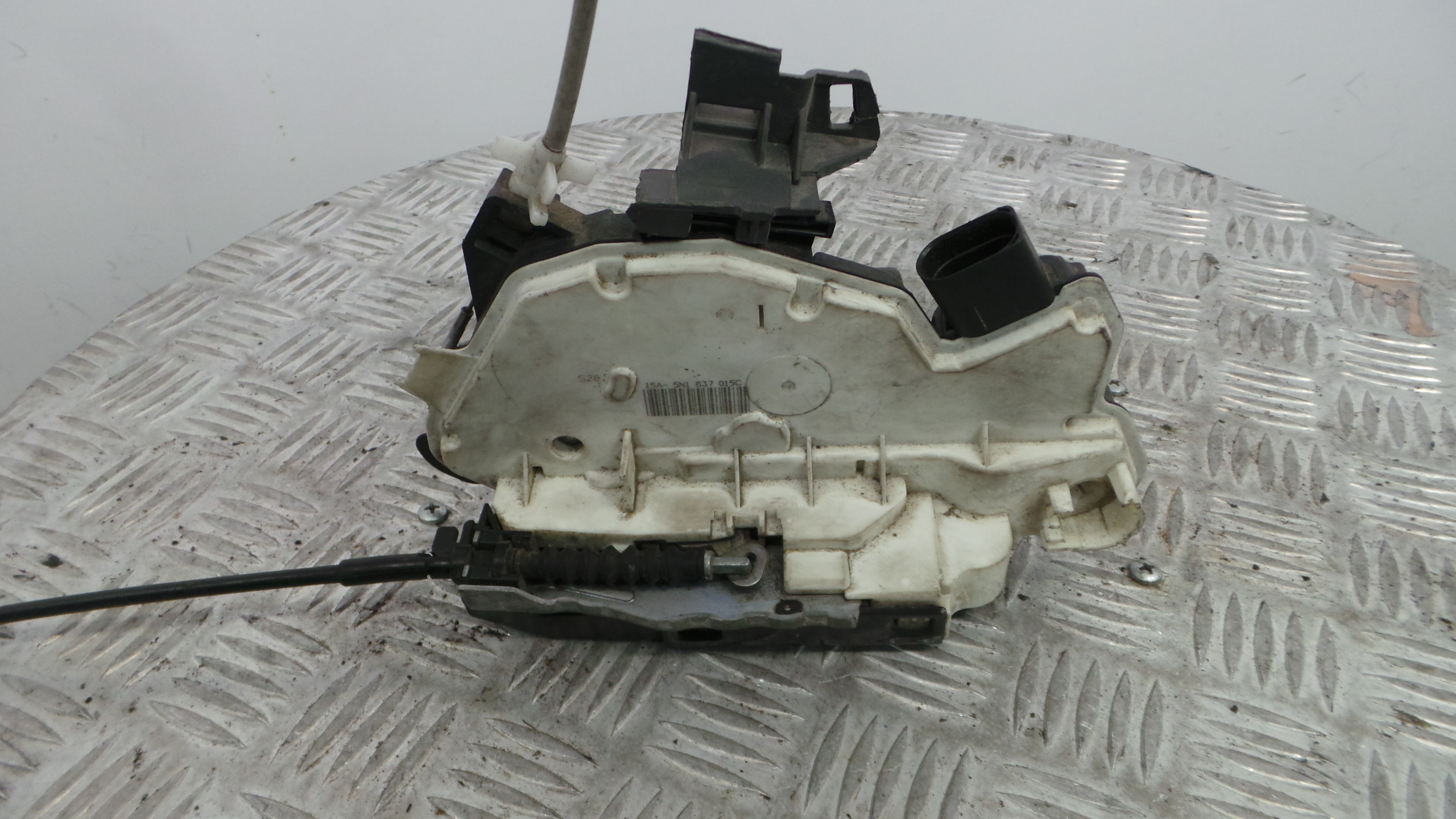 Fecho da Porta Frente Esq 5N1837015C - SEAT IBIZA IV (6J5, 6P1), IBIZA Mk IV (6J5, 6P1)-36240578