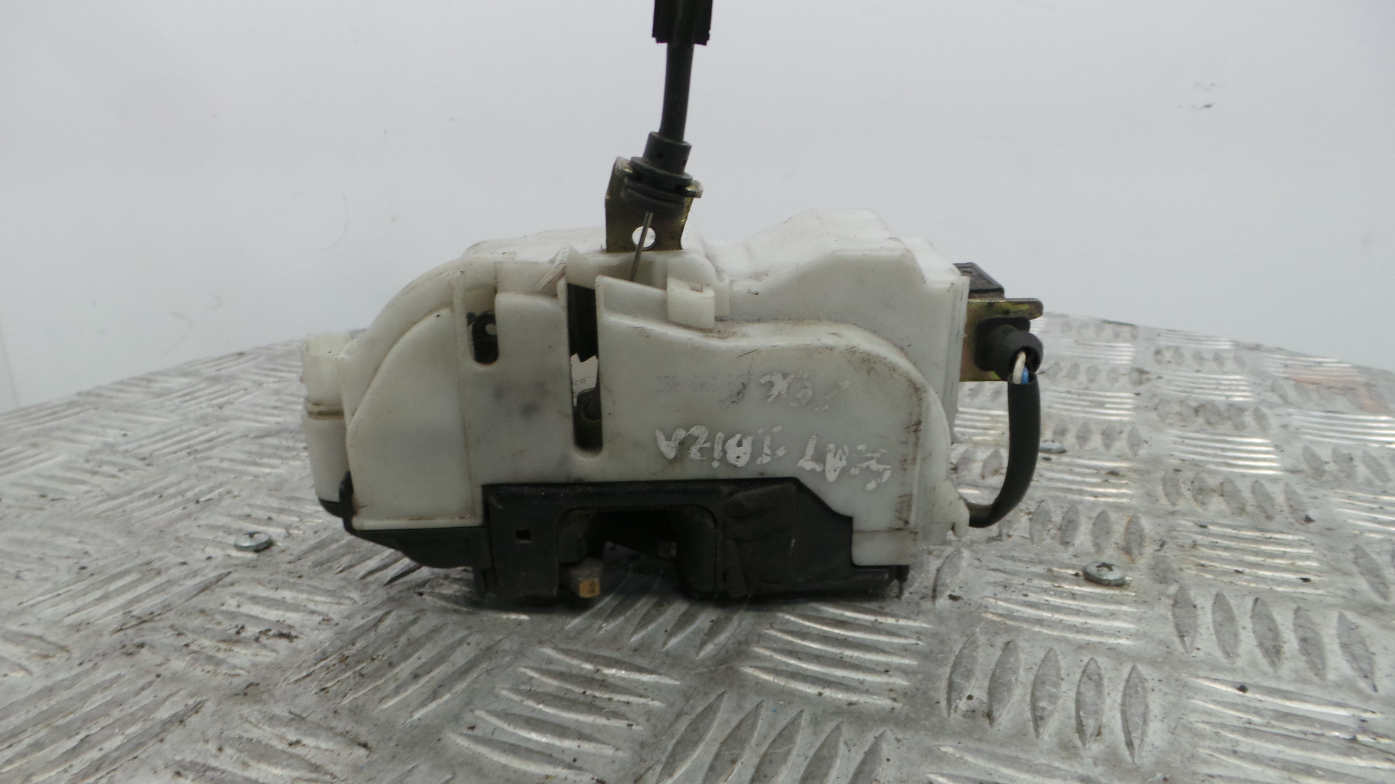 Fecho da Porta Esq  - SEAT IBIZA II (6K1), IBIZA Mk II (6K1)-36240582