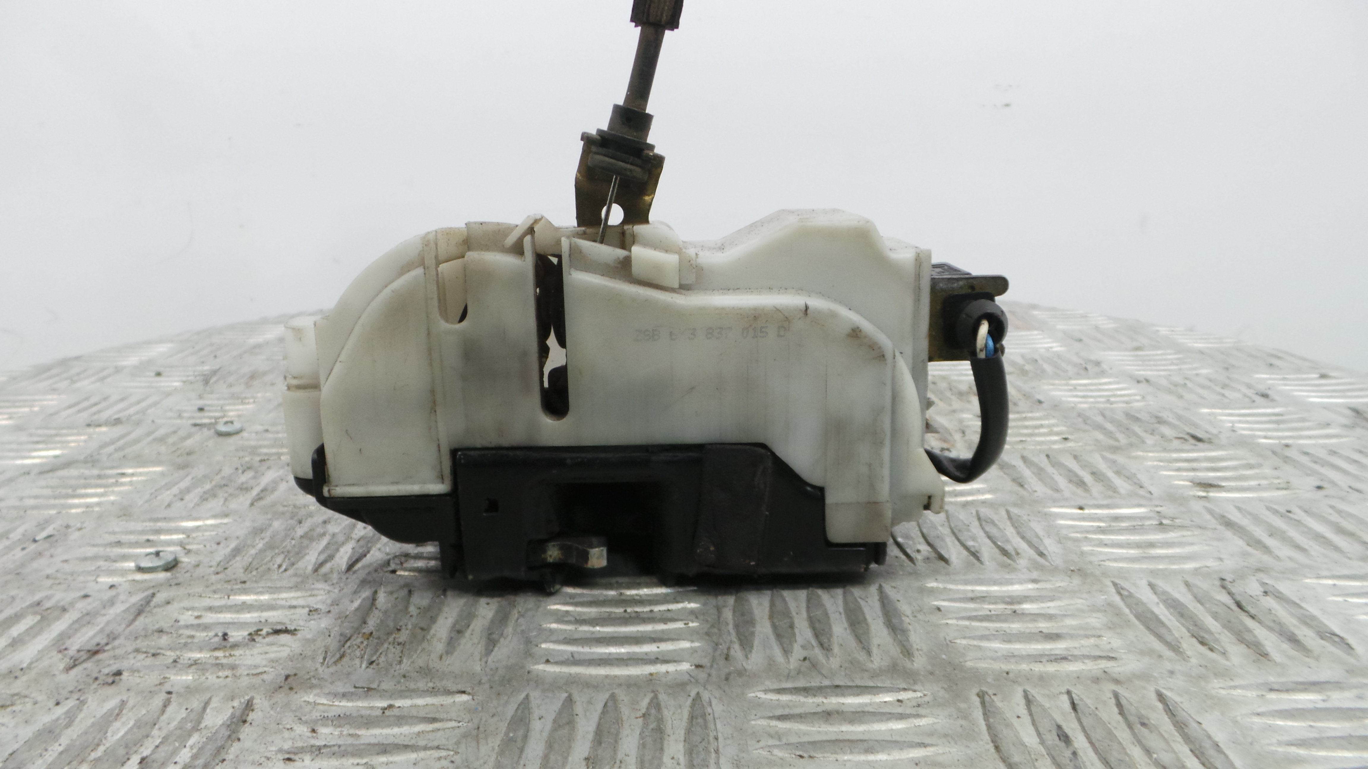 Fecho da Porta Frente Esq 6K3837015D - SEAT IBIZA II (6K1), IBIZA Mk II (6K1)-36240594