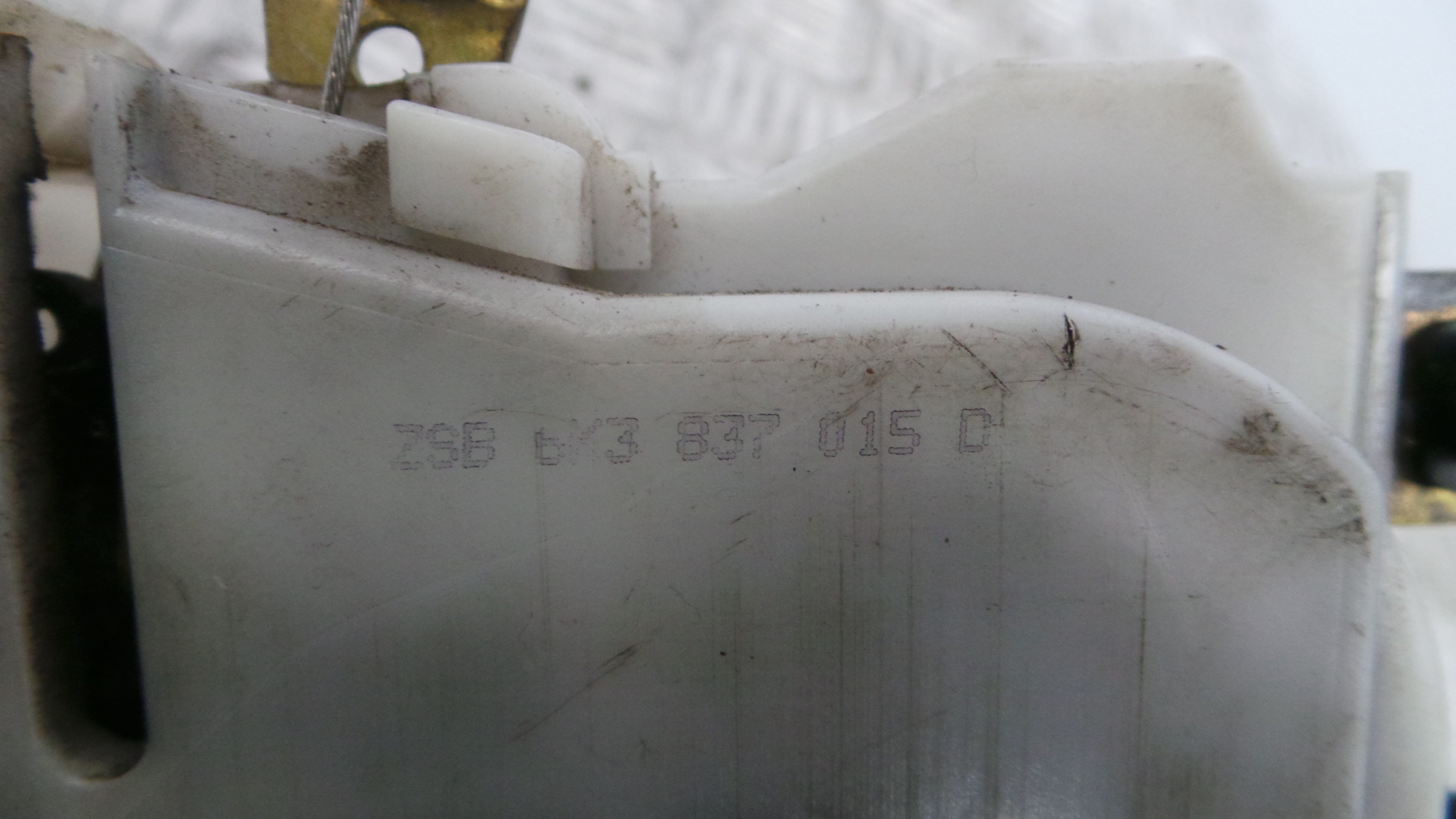 Fecho da Porta Frente Esq 6K3837015D - SEAT IBIZA II (6K1), IBIZA Mk II (6K1)-36240594