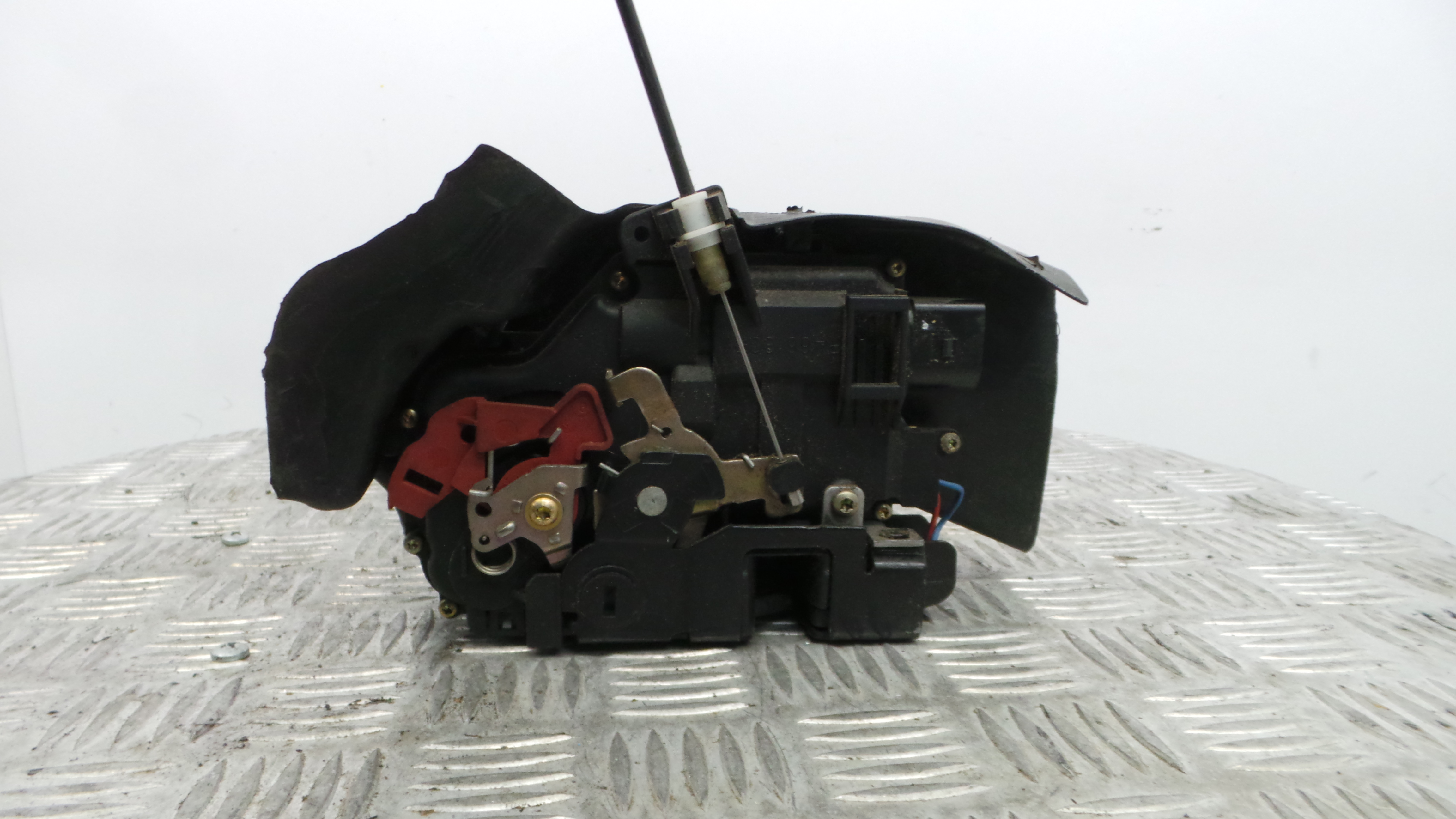 Fecho da Porta Trás Esq 8E0839349 - AUDI A4 B6 (8E2)-36240602 Fecho da Porta Trás Esq 8E0839349 - AUDI A4 B6 (8E2)-36240602